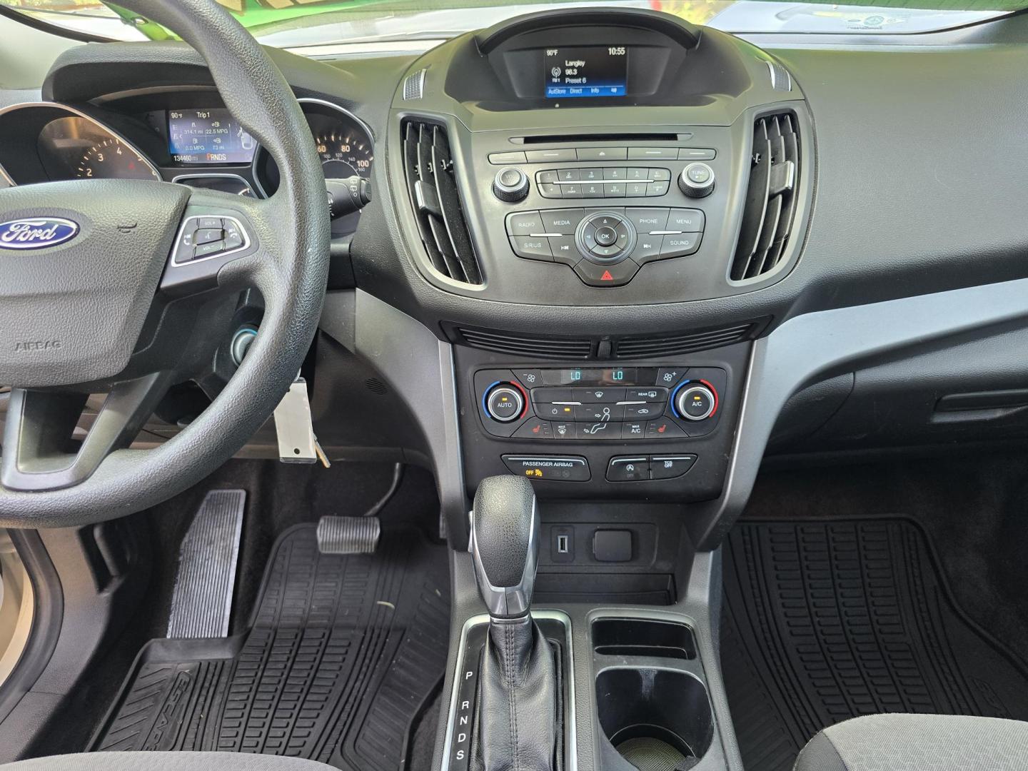 2018 WHITE Ford Escape SE (1FMCU9GD1JU) , AUTO transmission, located at 2660 S.Garland Avenue, Garland, TX, 75041, (469) 298-3118, 32.885551, -96.655602 - Welcome to DallasAutos4Less, one of the Premier BUY HERE PAY HERE Dealers in the North Dallas Area. We specialize in financing to people with NO CREDIT or BAD CREDIT. We need proof of income, proof of residence, and a ID. Come buy your new car from us today!! This is a Super Clean 2018 FORD ESCAP - Photo#11