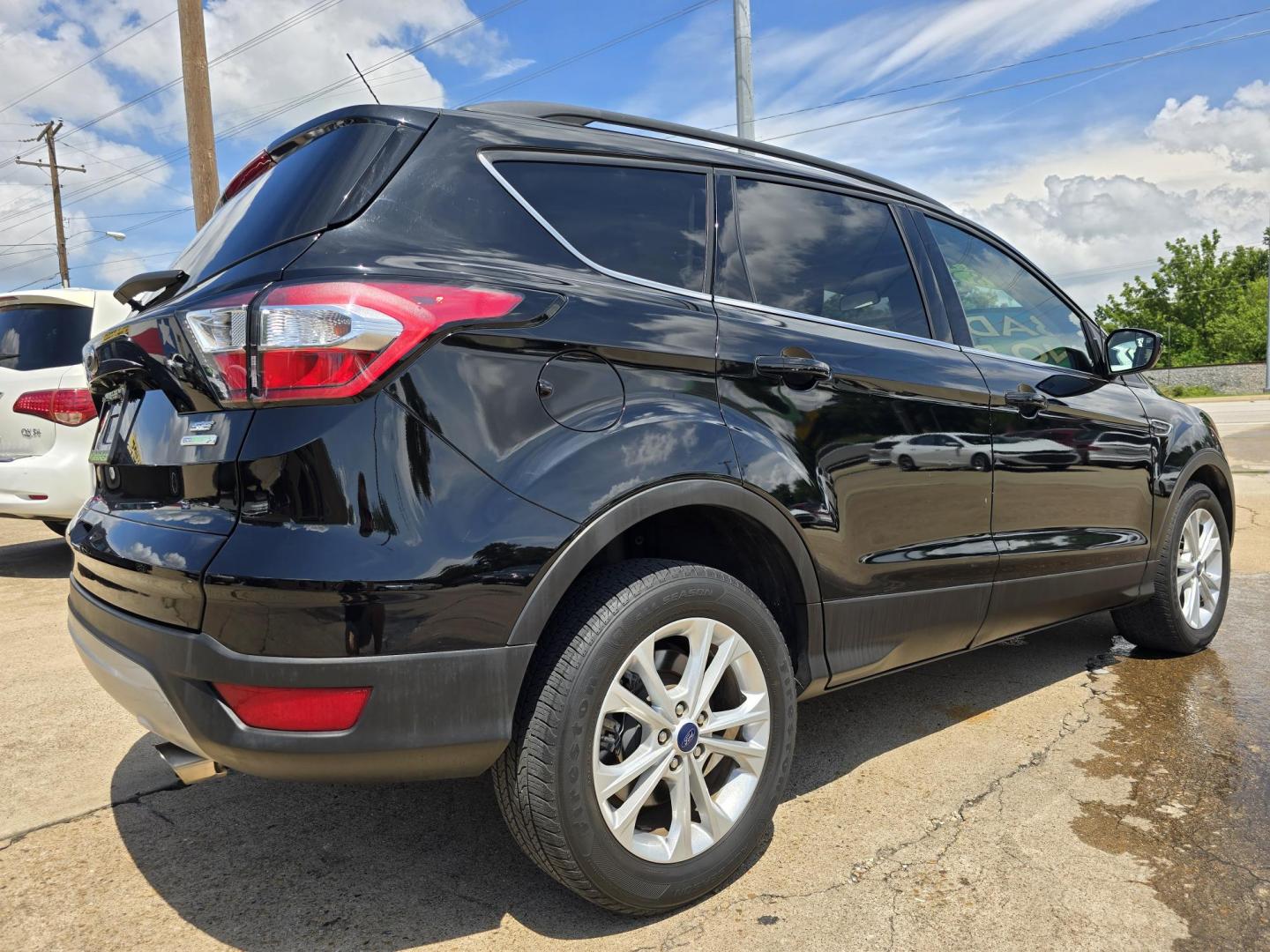 2018 BLACK Ford Escape SE (1FMCU0GD0JU) with an 1.5L L4 DOHC 16V engine, 6A transmission, located at 2660 S.Garland Avenue, Garland, TX, 75041, (469) 298-3118, 32.885551, -96.655602 - Photo#3