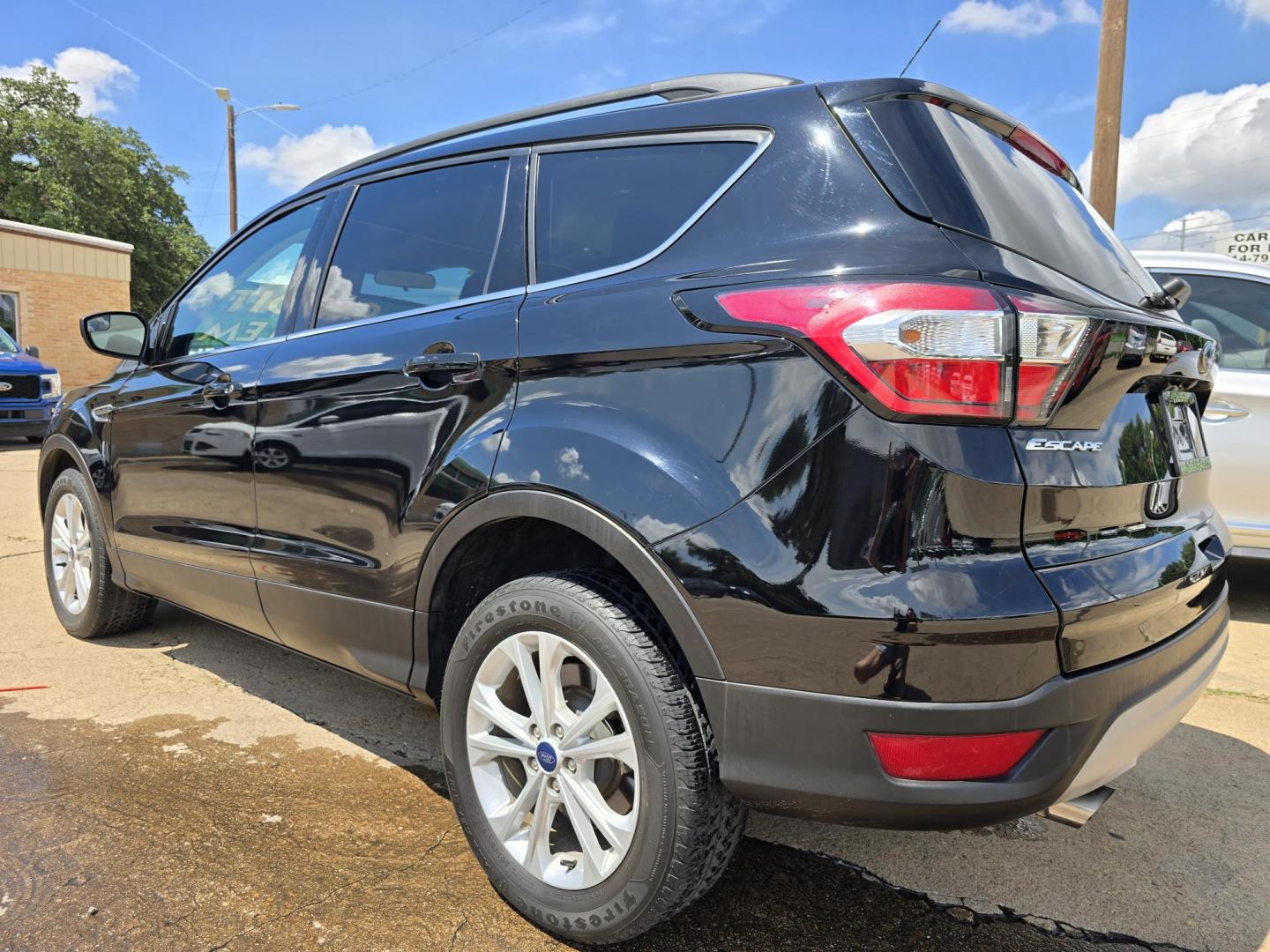 2018 BLACK Ford Escape SE (1FMCU0GD0JU) with an 1.5L L4 DOHC 16V engine, 6A transmission, located at 2660 S.Garland Avenue, Garland, TX, 75041, (469) 298-3118, 32.885551, -96.655602 - Photo#5