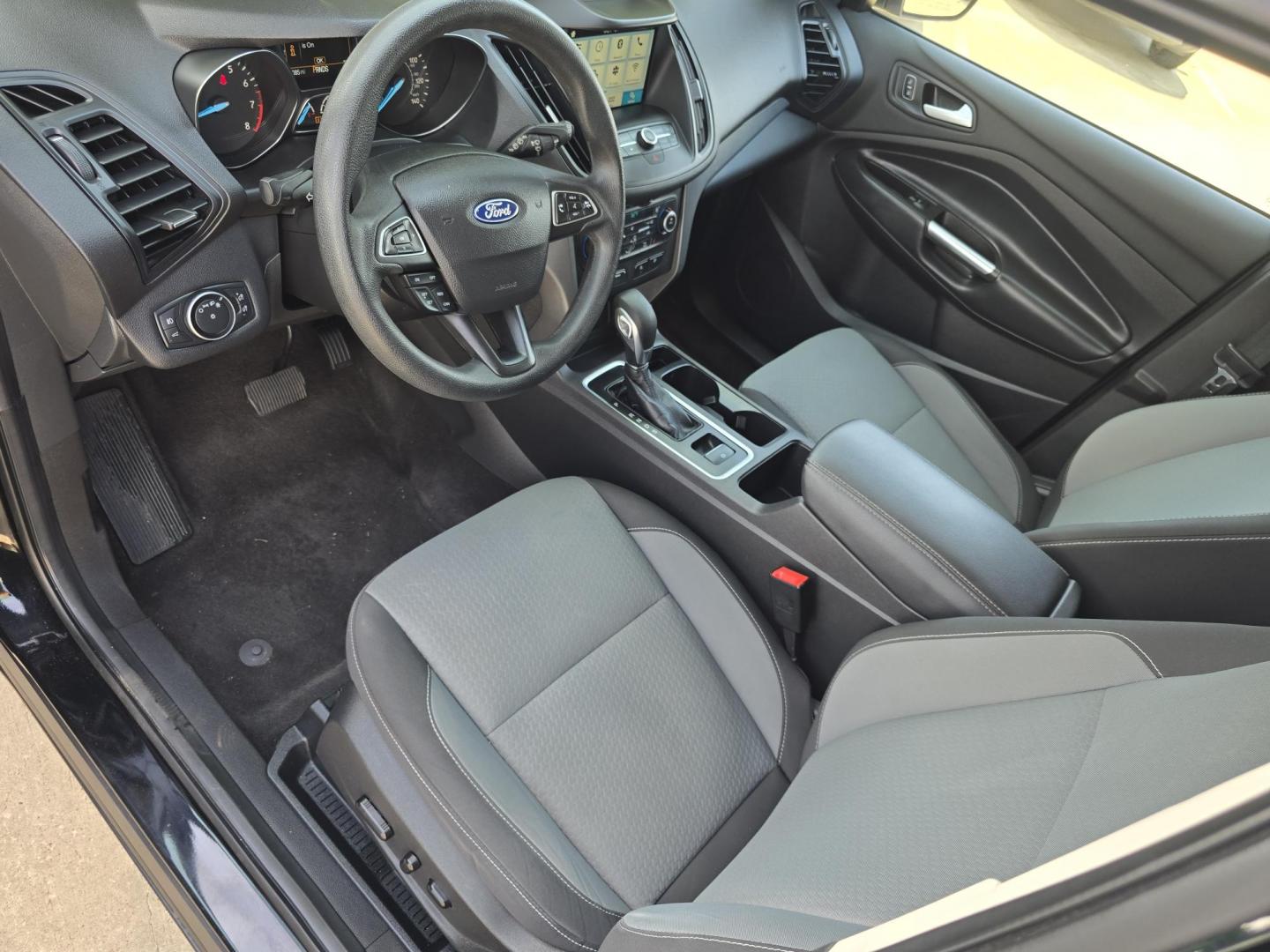 2018 BLACK Ford Escape SE (1FMCU0GD0JU) with an 1.5L L4 DOHC 16V engine, 6A transmission, located at 2660 S.Garland Avenue, Garland, TX, 75041, (469) 298-3118, 32.885551, -96.655602 - Photo#10