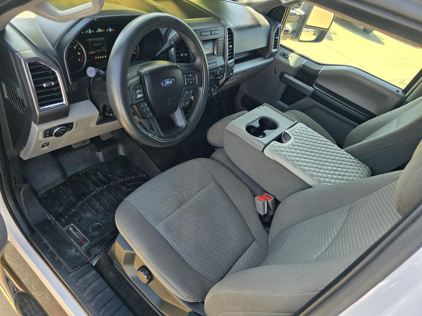 2018 WHITE Ford F-150 XLT (1FTFW1E56JF) with an 5.0L V8 OHV 16V engine, 6A transmission, located at 2660 S.Garland Avenue, Garland, TX, 75041, (469) 298-3118, 32.885551, -96.655602 - Photo#11