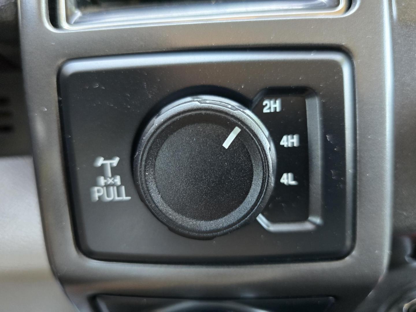 2018 WHITE Ford F-150 XLT (1FTFW1E56JF) with an 5.0L V8 OHV 16V engine, 6A transmission, located at 2660 S.Garland Avenue, Garland, TX, 75041, (469) 298-3118, 32.885551, -96.655602 - Photo#17