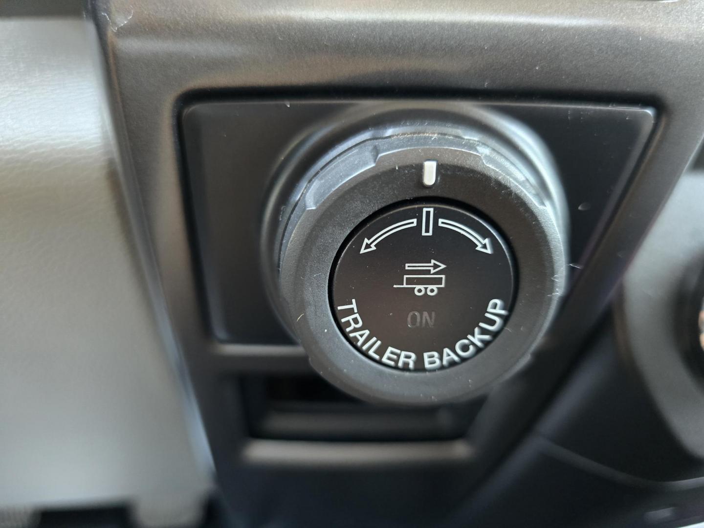 2018 WHITE Ford F-150 XLT (1FTFW1E56JF) with an 5.0L V8 OHV 16V engine, 6A transmission, located at 2660 S.Garland Avenue, Garland, TX, 75041, (469) 298-3118, 32.885551, -96.655602 - Photo#18