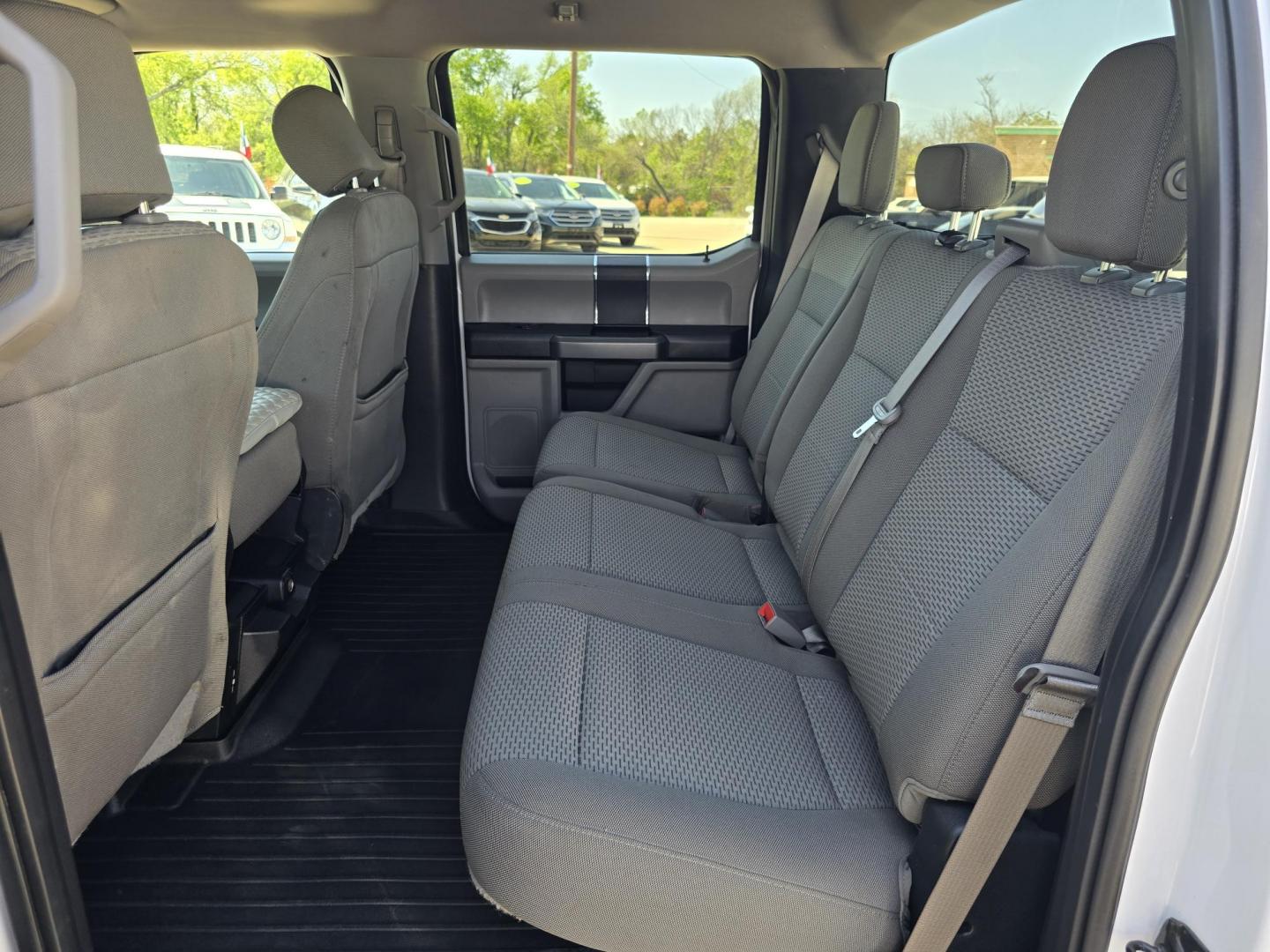 2018 WHITE Ford F-150 XLT (1FTFW1E56JF) with an 5.0L V8 OHV 16V engine, 6A transmission, located at 2660 S.Garland Avenue, Garland, TX, 75041, (469) 298-3118, 32.885551, -96.655602 - Photo#19