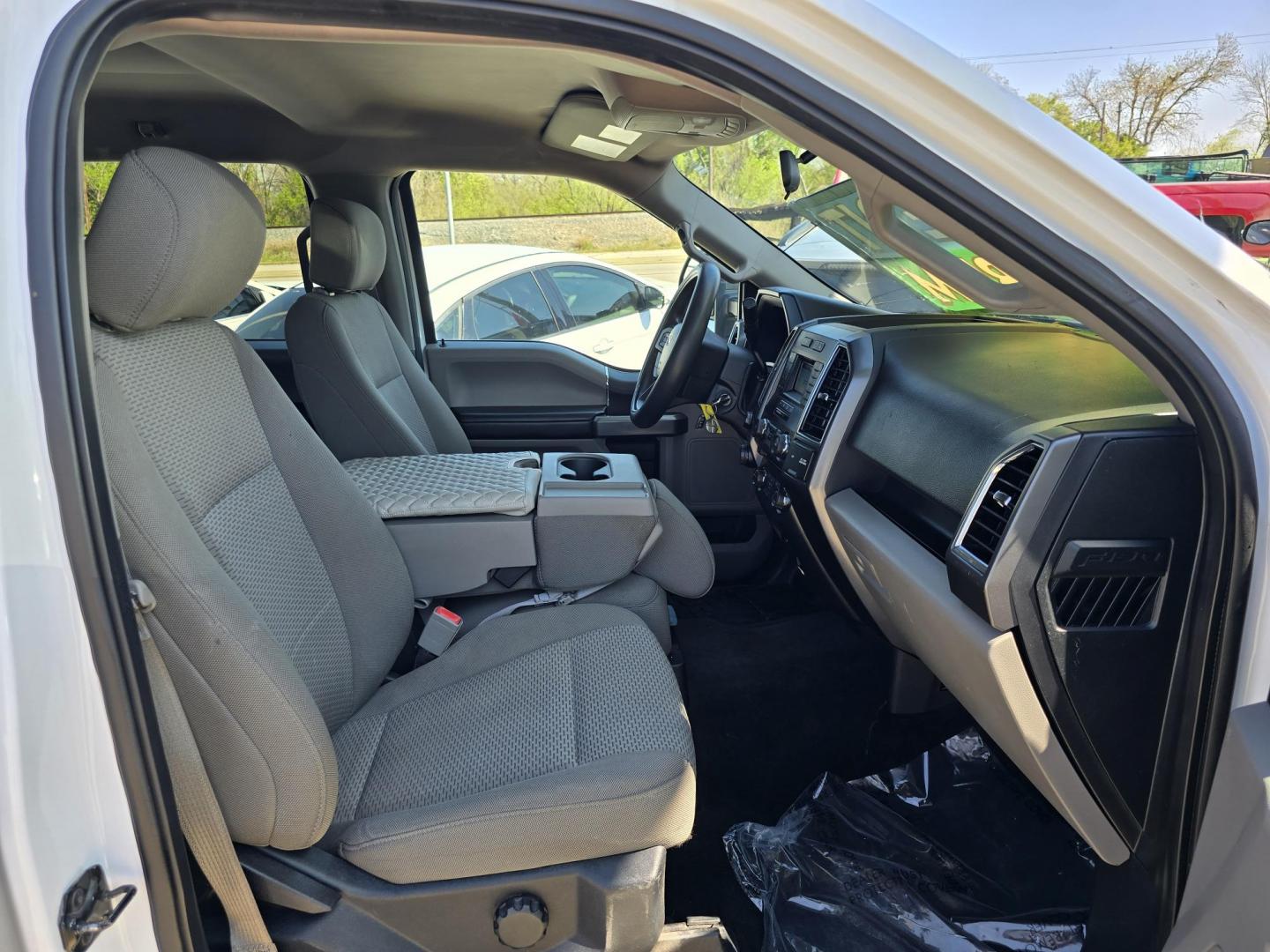 2018 WHITE Ford F-150 XLT (1FTFW1E56JF) with an 5.0L V8 OHV 16V engine, 6A transmission, located at 2660 S.Garland Avenue, Garland, TX, 75041, (469) 298-3118, 32.885551, -96.655602 - Photo#21