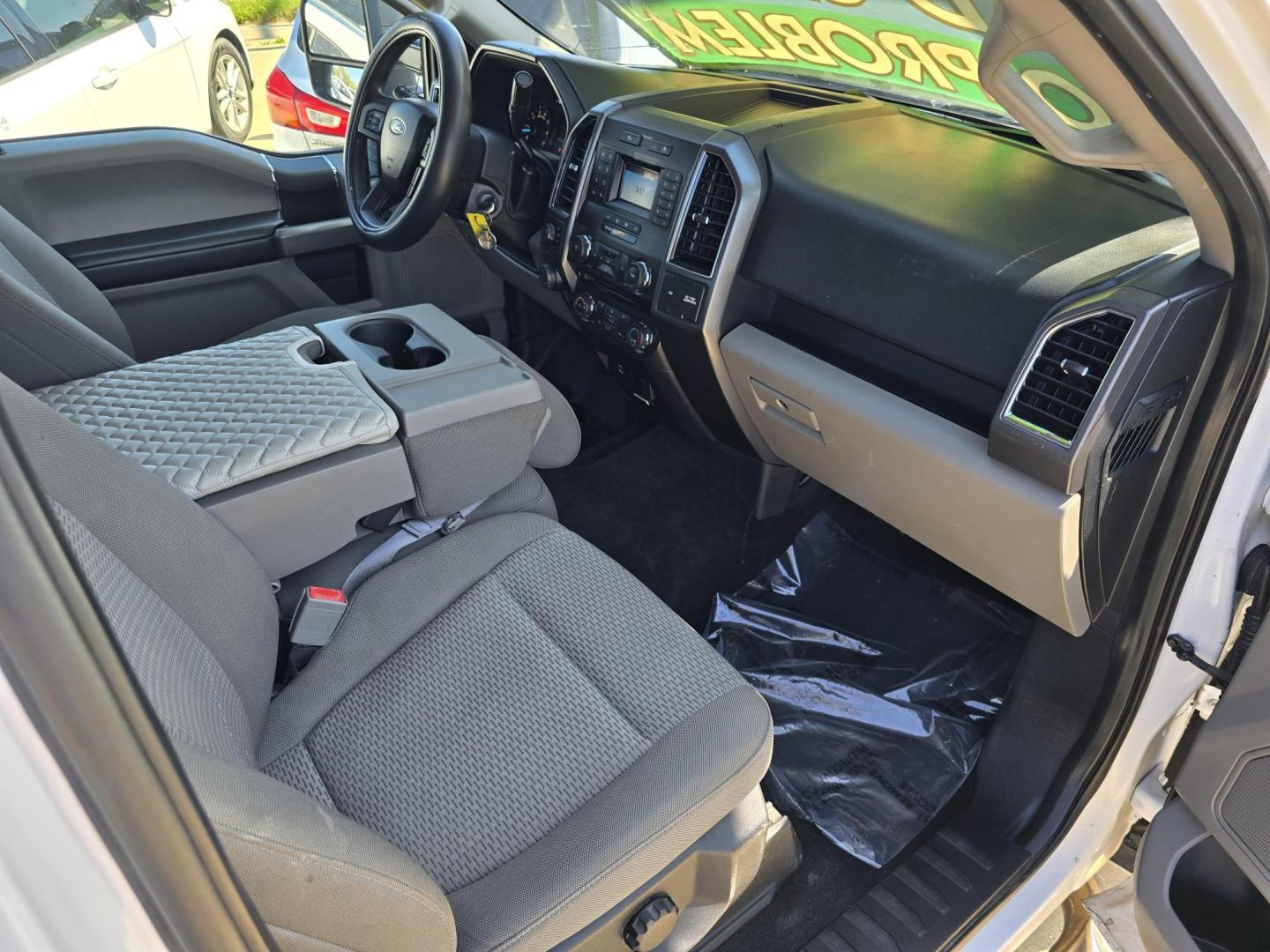 2018 WHITE Ford F-150 XLT (1FTFW1E56JF) with an 5.0L V8 OHV 16V engine, 6A transmission, located at 2660 S.Garland Avenue, Garland, TX, 75041, (469) 298-3118, 32.885551, -96.655602 - Photo#22