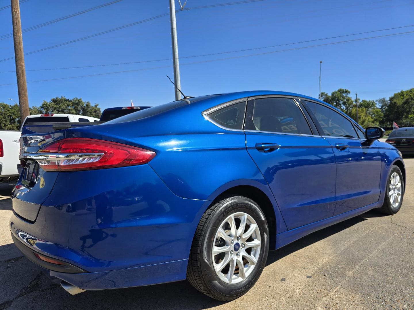 2018 BLUE Ford Fusion S (3FA6P0G72JR) with an 2.5L L4 DOHC 16V engine, 6A transmission, located at 2660 S.Garland Avenue, Garland, TX, 75041, (469) 298-3118, 32.885551, -96.655602 - Photo#3