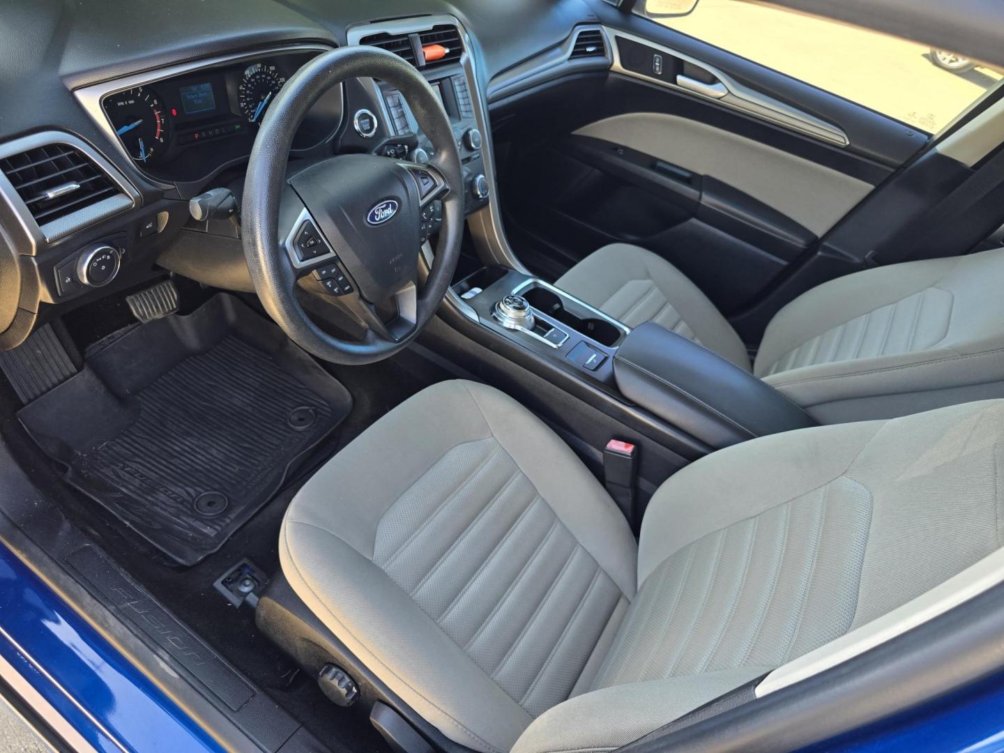 2018 BLUE Ford Fusion S (3FA6P0G72JR) with an 2.5L L4 DOHC 16V engine, 6A transmission, located at 2660 S.Garland Avenue, Garland, TX, 75041, (469) 298-3118, 32.885551, -96.655602 - Photo#10
