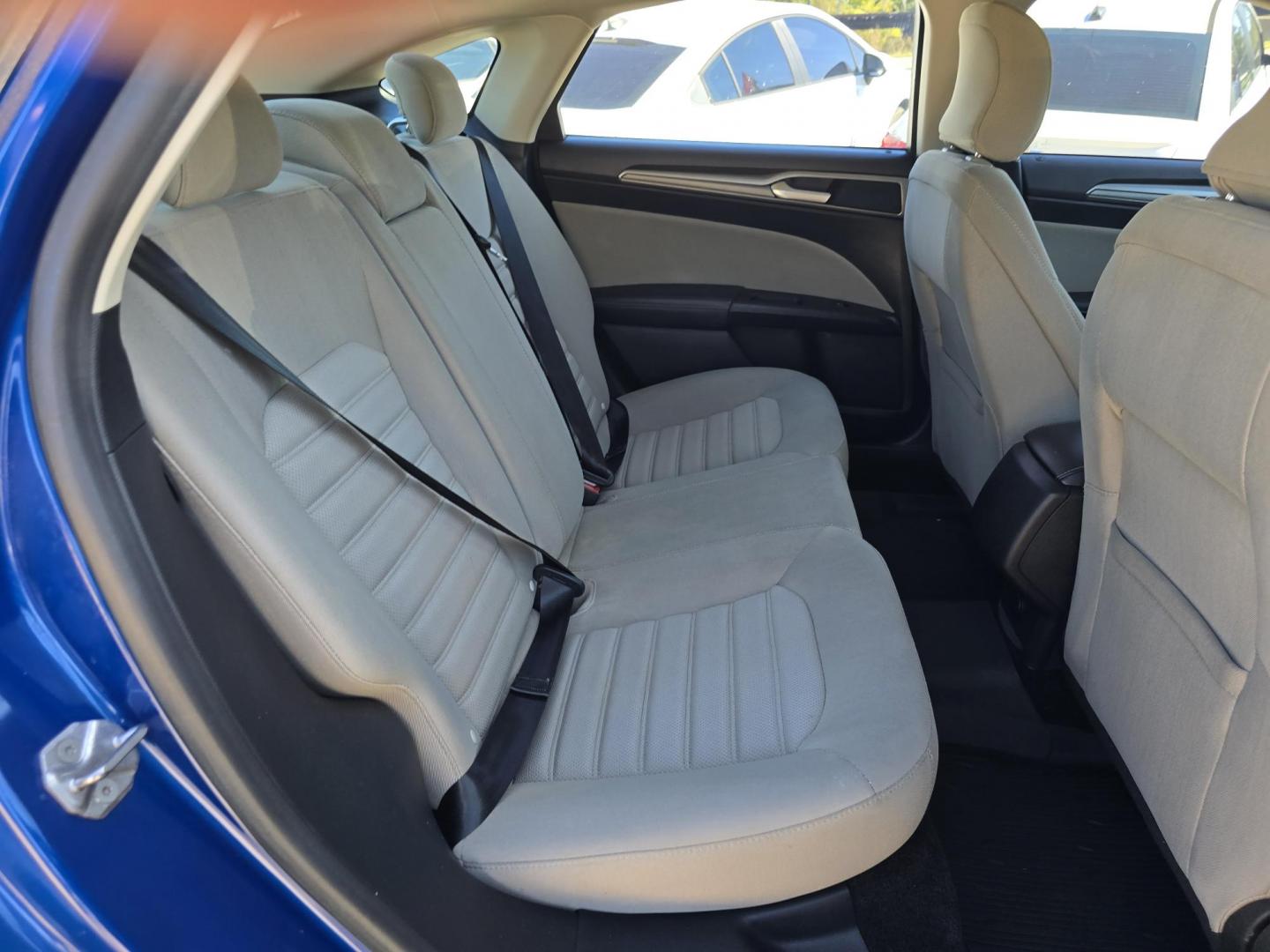 2018 BLUE Ford Fusion S (3FA6P0G72JR) with an 2.5L L4 DOHC 16V engine, 6A transmission, located at 2660 S.Garland Avenue, Garland, TX, 75041, (469) 298-3118, 32.885551, -96.655602 - Photo#17