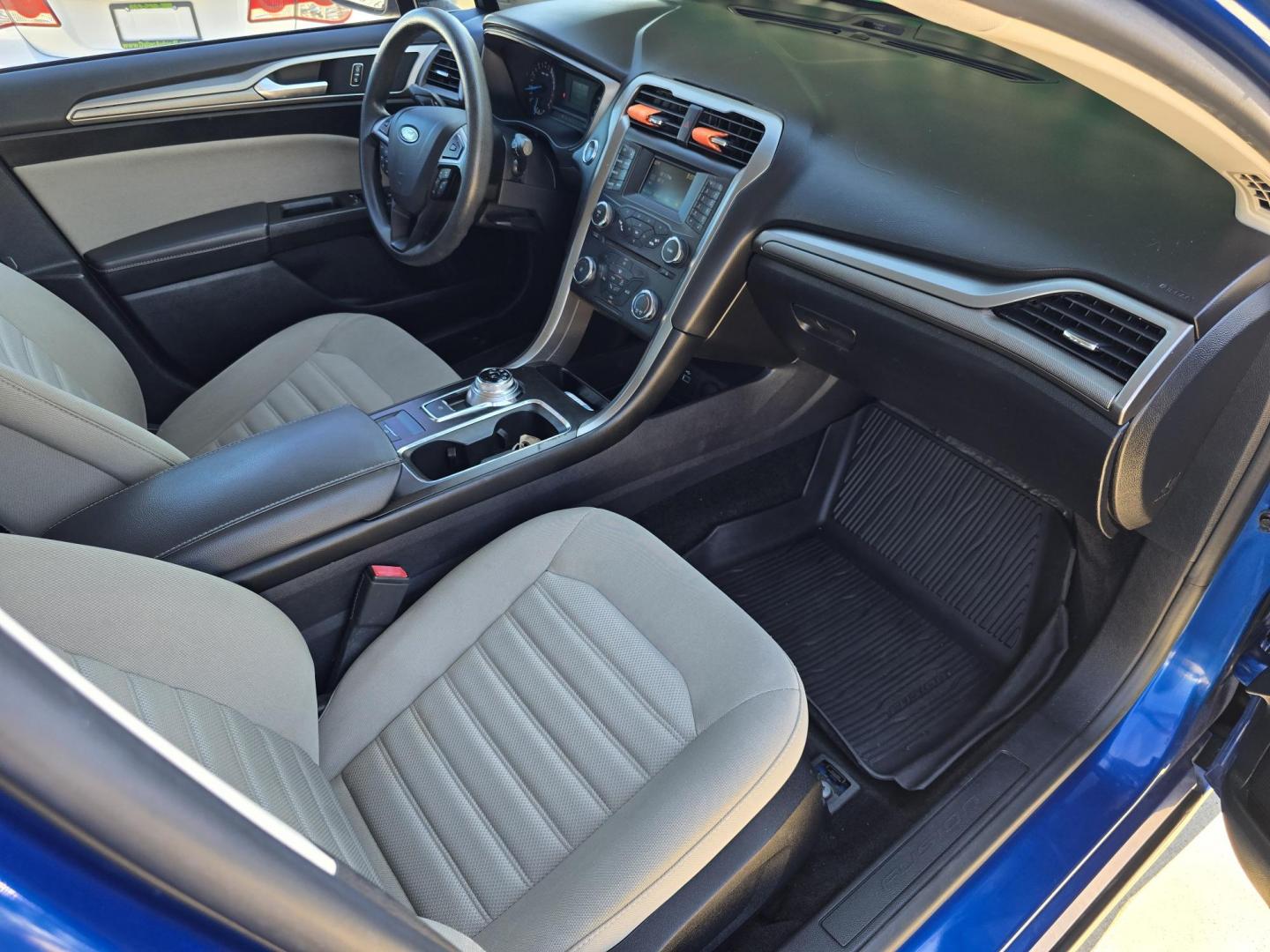 2018 BLUE Ford Fusion S (3FA6P0G72JR) with an 2.5L L4 DOHC 16V engine, 6A transmission, located at 2660 S.Garland Avenue, Garland, TX, 75041, (469) 298-3118, 32.885551, -96.655602 - Photo#19