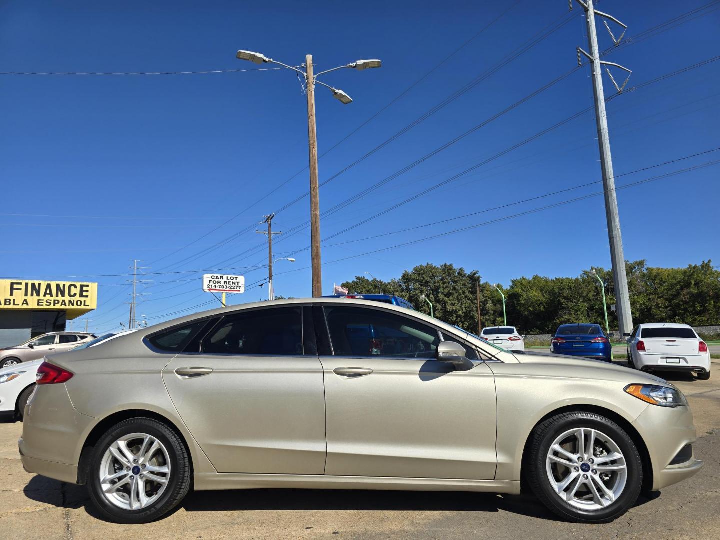 2018 GOLD Ford Fusion SE (3FA6P0HD9JR) with an 1.5L L4 DOHC 16V engine, 6A transmission, located at 2660 S.Garland Avenue, Garland, TX, 75041, (469) 298-3118, 32.885551, -96.655602 - Photo#2