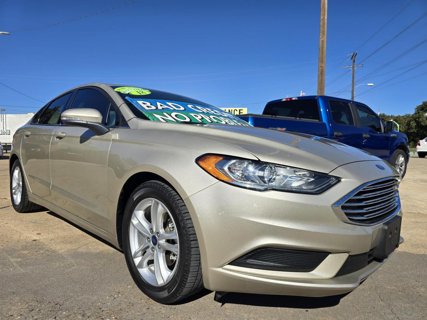 2018 GOLD Ford Fusion SE (3FA6P0HD9JR) with an 1.5L L4 DOHC 16V engine, 6A transmission, located at 2660 S.Garland Avenue, Garland, TX, 75041, (469) 298-3118, 32.885551, -96.655602 - Photo#1