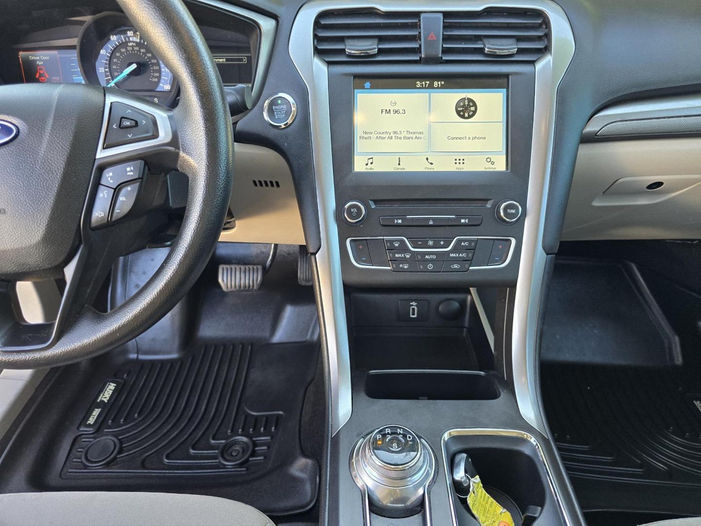 2018 GOLD Ford Fusion SE (3FA6P0HD9JR) with an 1.5L L4 DOHC 16V engine, 6A transmission, located at 2660 S.Garland Avenue, Garland, TX, 75041, (469) 298-3118, 32.885551, -96.655602 - Photo#13