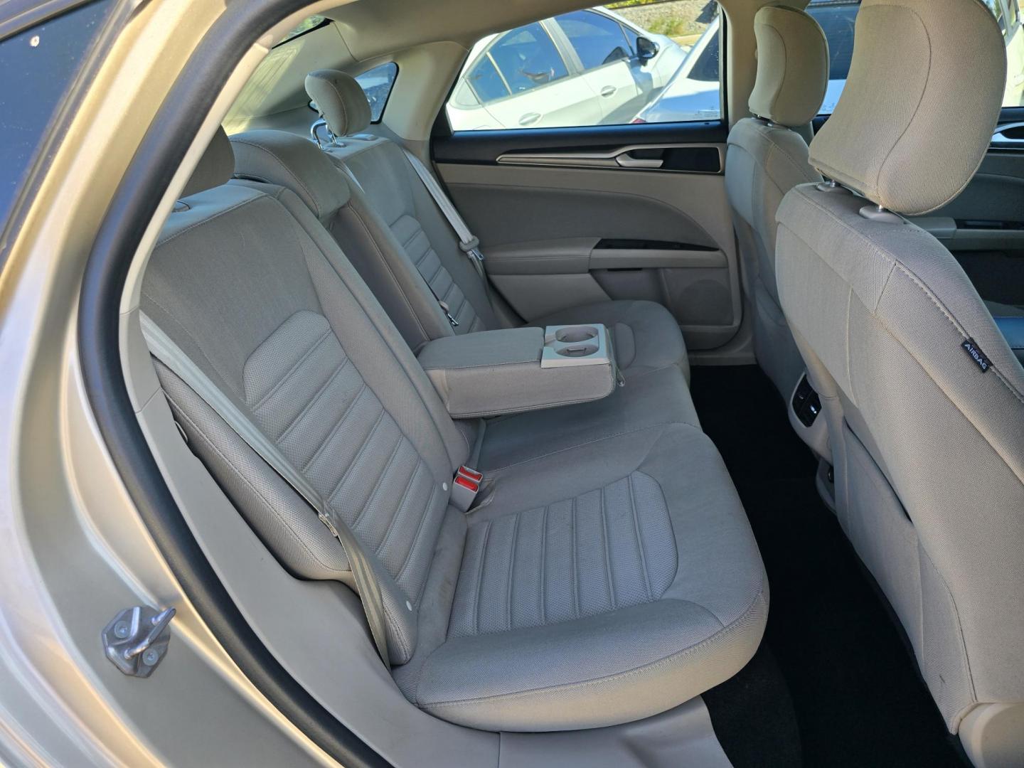 2018 GOLD Ford Fusion SE (3FA6P0HD9JR) with an 1.5L L4 DOHC 16V engine, 6A transmission, located at 2660 S.Garland Avenue, Garland, TX, 75041, (469) 298-3118, 32.885551, -96.655602 - Photo#15