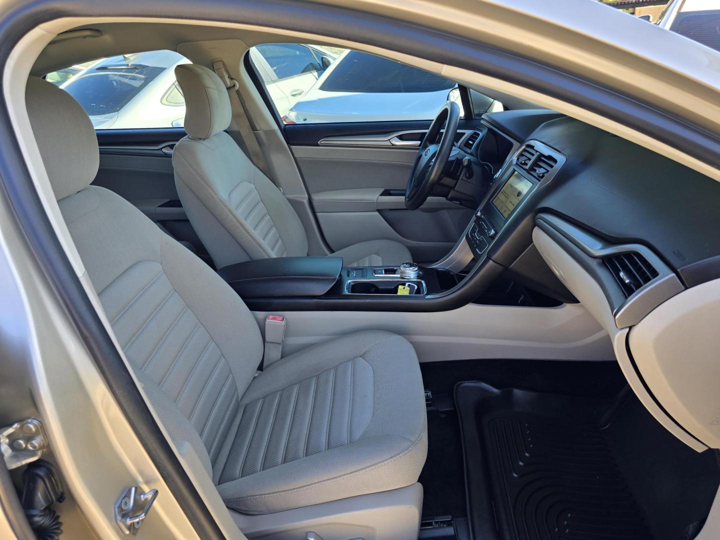 2018 GOLD Ford Fusion SE (3FA6P0HD9JR) with an 1.5L L4 DOHC 16V engine, 6A transmission, located at 2660 S.Garland Avenue, Garland, TX, 75041, (469) 298-3118, 32.885551, -96.655602 - Photo#16