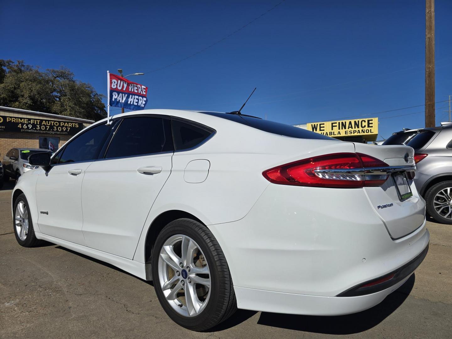 2018 WHITE Ford Fusion Hybrid SE (3FA6P0LU9JR) with an 2.0L L4 DOHC 16V HYBRID engine, CVT transmission, located at 2660 S.Garland Avenue, Garland, TX, 75041, (469) 298-3118, 32.885551, -96.655602 - Photo#4