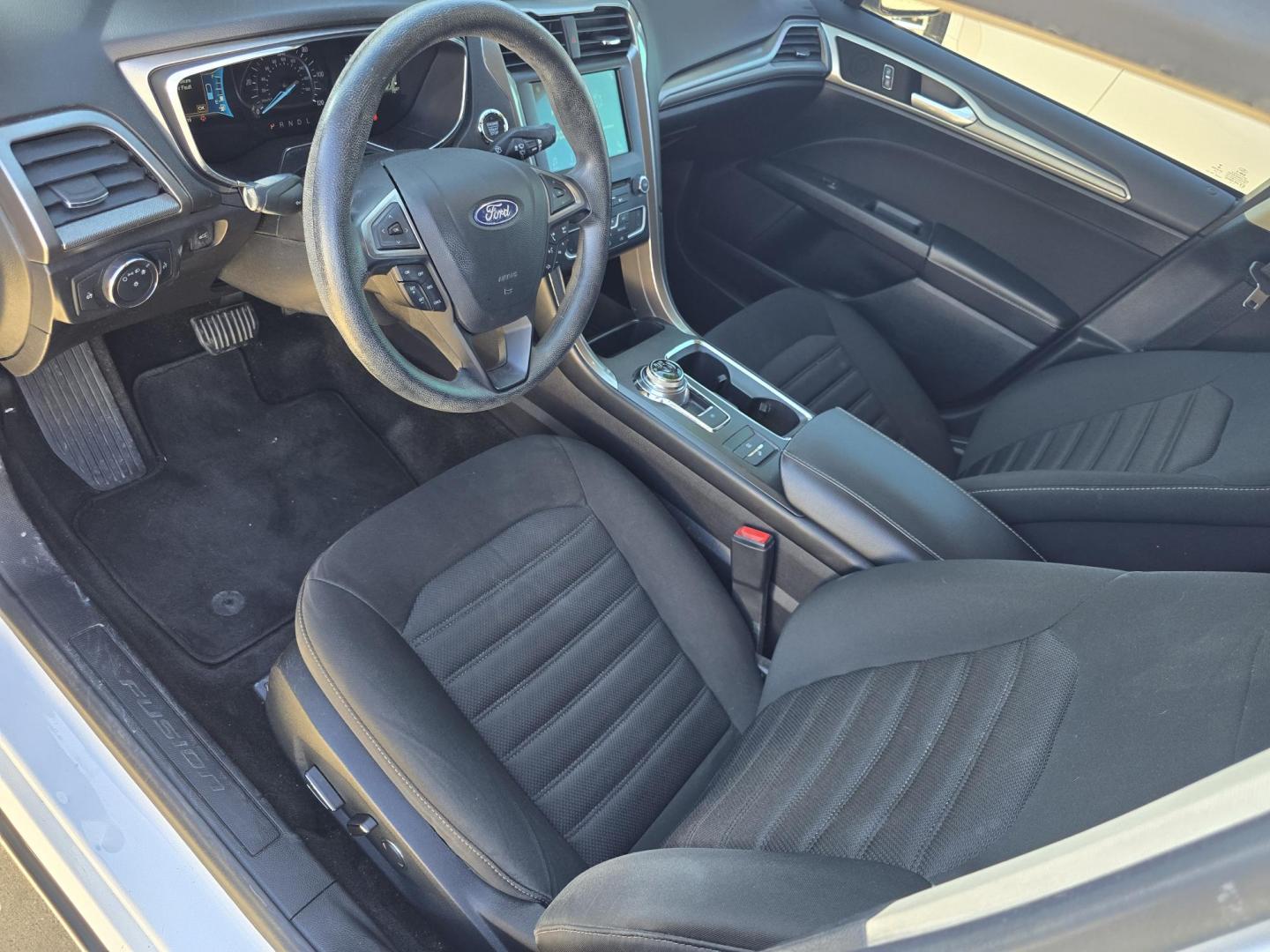 2018 WHITE Ford Fusion Hybrid SE (3FA6P0LU9JR) with an 2.0L L4 DOHC 16V HYBRID engine, CVT transmission, located at 2660 S.Garland Avenue, Garland, TX, 75041, (469) 298-3118, 32.885551, -96.655602 - Photo#11