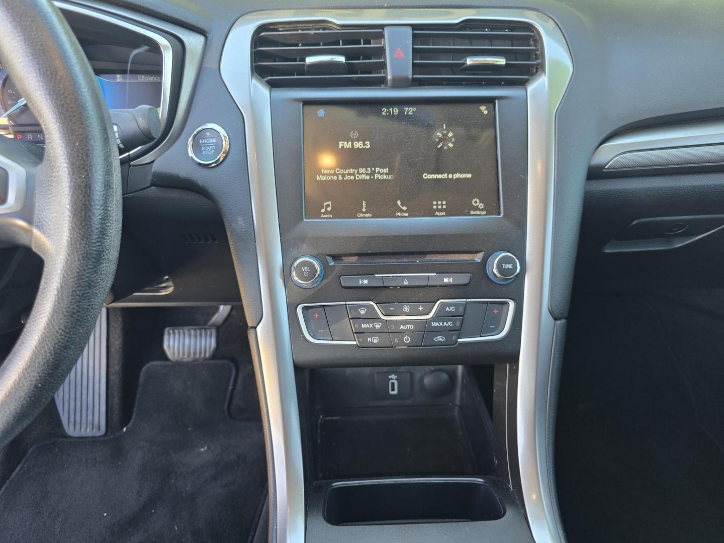 2018 WHITE Ford Fusion Hybrid SE (3FA6P0LU9JR) with an 2.0L L4 DOHC 16V HYBRID engine, CVT transmission, located at 2660 S.Garland Avenue, Garland, TX, 75041, (469) 298-3118, 32.885551, -96.655602 - Photo#14