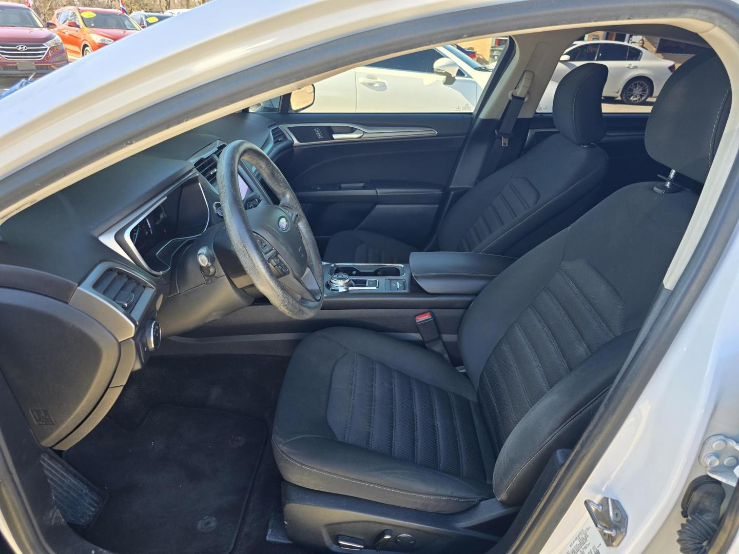 2018 WHITE Ford Fusion Hybrid SE (3FA6P0LU9JR) with an 2.0L L4 DOHC 16V HYBRID engine, CVT transmission, located at 2660 S.Garland Avenue, Garland, TX, 75041, (469) 298-3118, 32.885551, -96.655602 - Photo#12