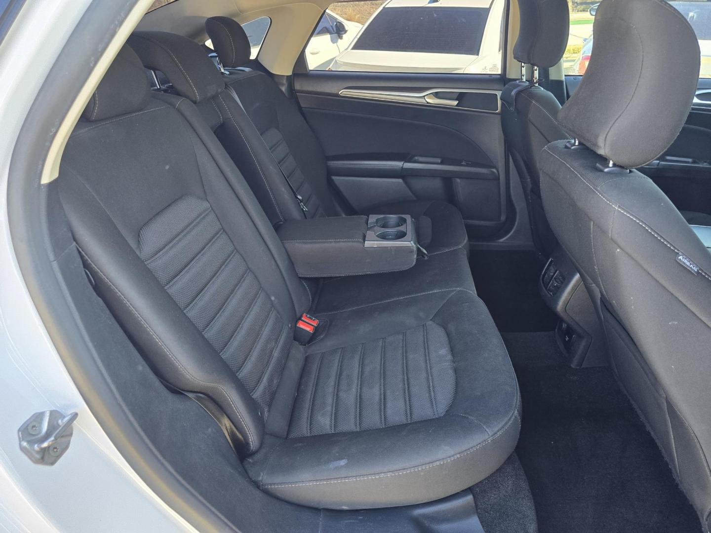 2018 WHITE Ford Fusion Hybrid SE (3FA6P0LU9JR) with an 2.0L L4 DOHC 16V HYBRID engine, CVT transmission, located at 2660 S.Garland Avenue, Garland, TX, 75041, (469) 298-3118, 32.885551, -96.655602 - Photo#17