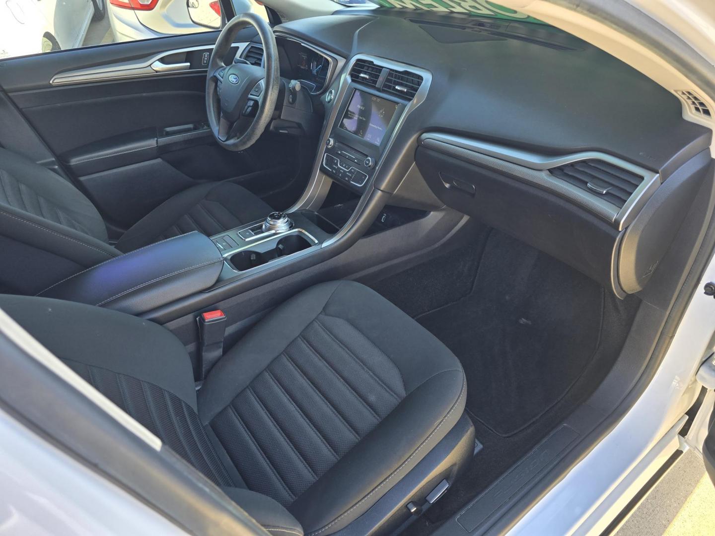 2018 WHITE Ford Fusion Hybrid SE (3FA6P0LU9JR) with an 2.0L L4 DOHC 16V HYBRID engine, CVT transmission, located at 2660 S.Garland Avenue, Garland, TX, 75041, (469) 298-3118, 32.885551, -96.655602 - Photo#19