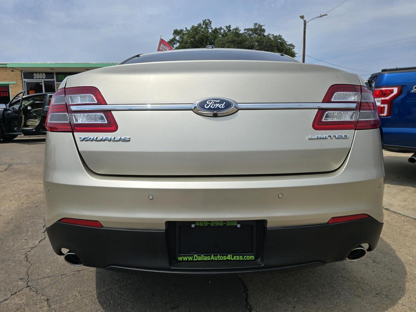 2018 GOLD Ford Taurus Limited (1FAHP2F82JG) with an 3.5L V6 DOHC 24V engine, 6A transmission, located at 2660 S.Garland Avenue, Garland, TX, 75041, (469) 298-3118, 32.885551, -96.655602 - Photo#4