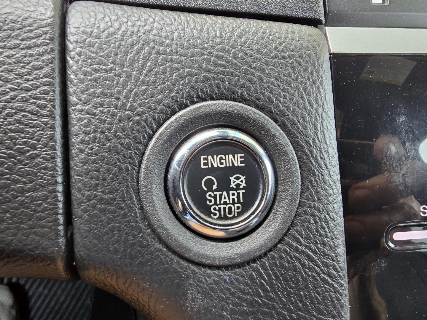 2018 GOLD Ford Taurus Limited (1FAHP2F82JG) with an 3.5L V6 DOHC 24V engine, 6A transmission, located at 2660 S.Garland Avenue, Garland, TX, 75041, (469) 298-3118, 32.885551, -96.655602 - Photo#12