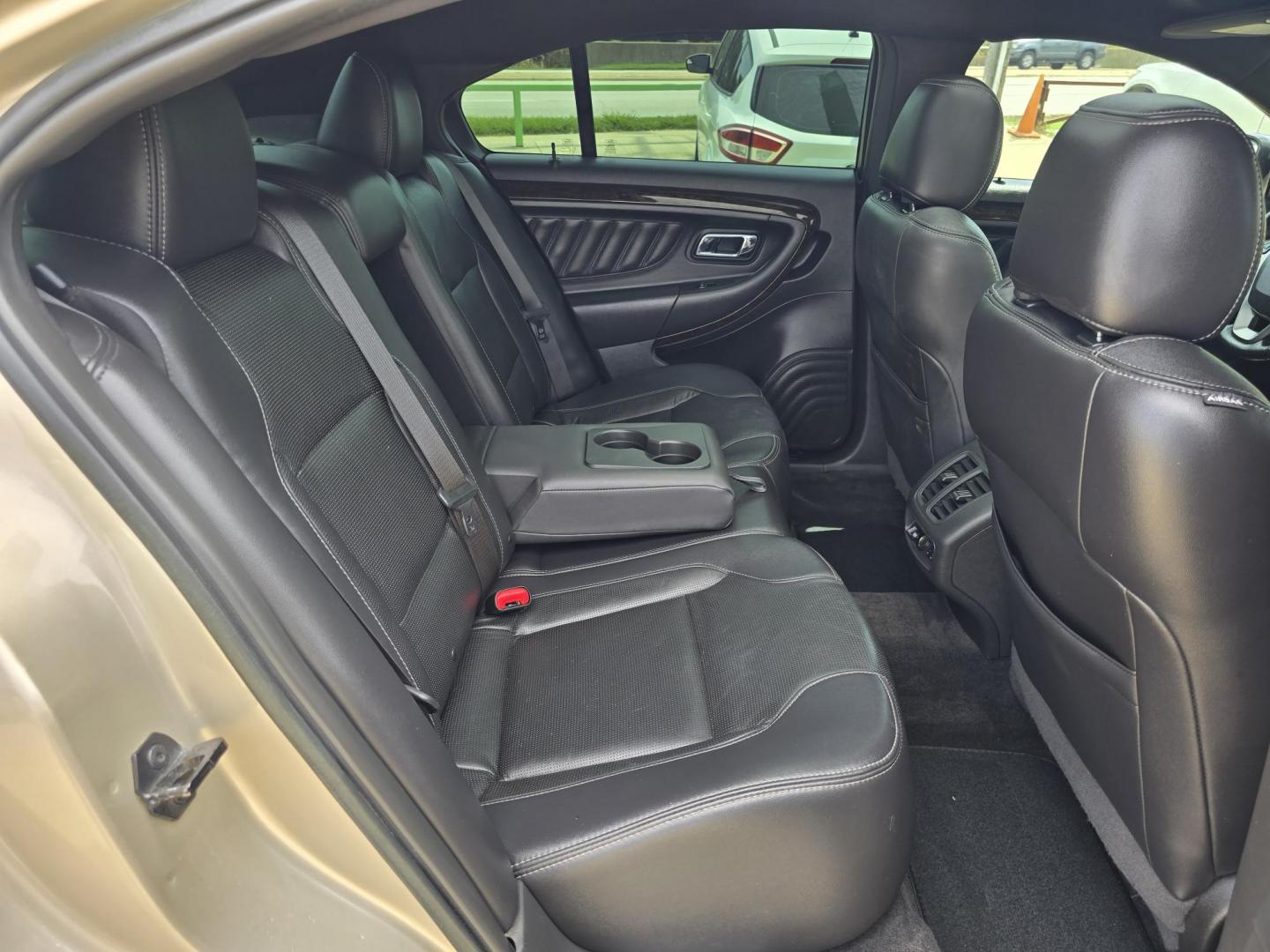 2018 GOLD Ford Taurus Limited (1FAHP2F82JG) with an 3.5L V6 DOHC 24V engine, 6A transmission, located at 2660 S.Garland Avenue, Garland, TX, 75041, (469) 298-3118, 32.885551, -96.655602 - Photo#17
