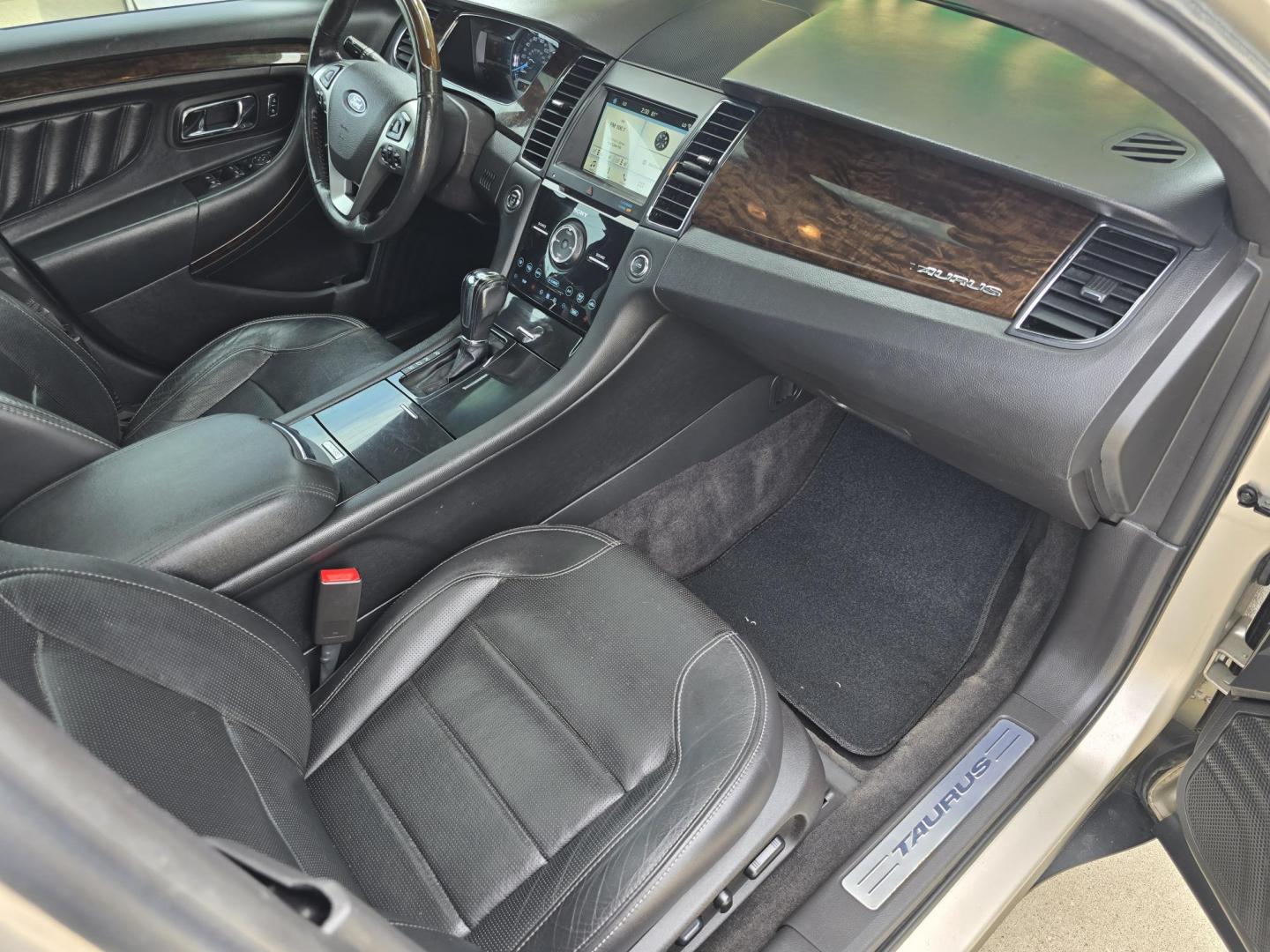 2018 GOLD Ford Taurus Limited (1FAHP2F82JG) with an 3.5L V6 DOHC 24V engine, 6A transmission, located at 2660 S.Garland Avenue, Garland, TX, 75041, (469) 298-3118, 32.885551, -96.655602 - Photo#19