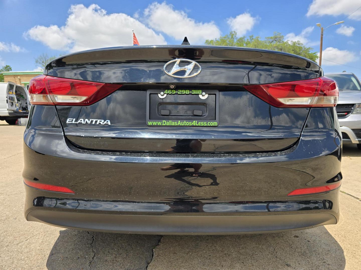 2018 BLACK Hyundai Elantra Limited (5NPD84LFXJH) with an 1.8L L4 DOHC 16V engine, 6A transmission, located at 2660 S.Garland Avenue, Garland, TX, 75041, (469) 298-3118, 32.885551, -96.655602 - Photo#4