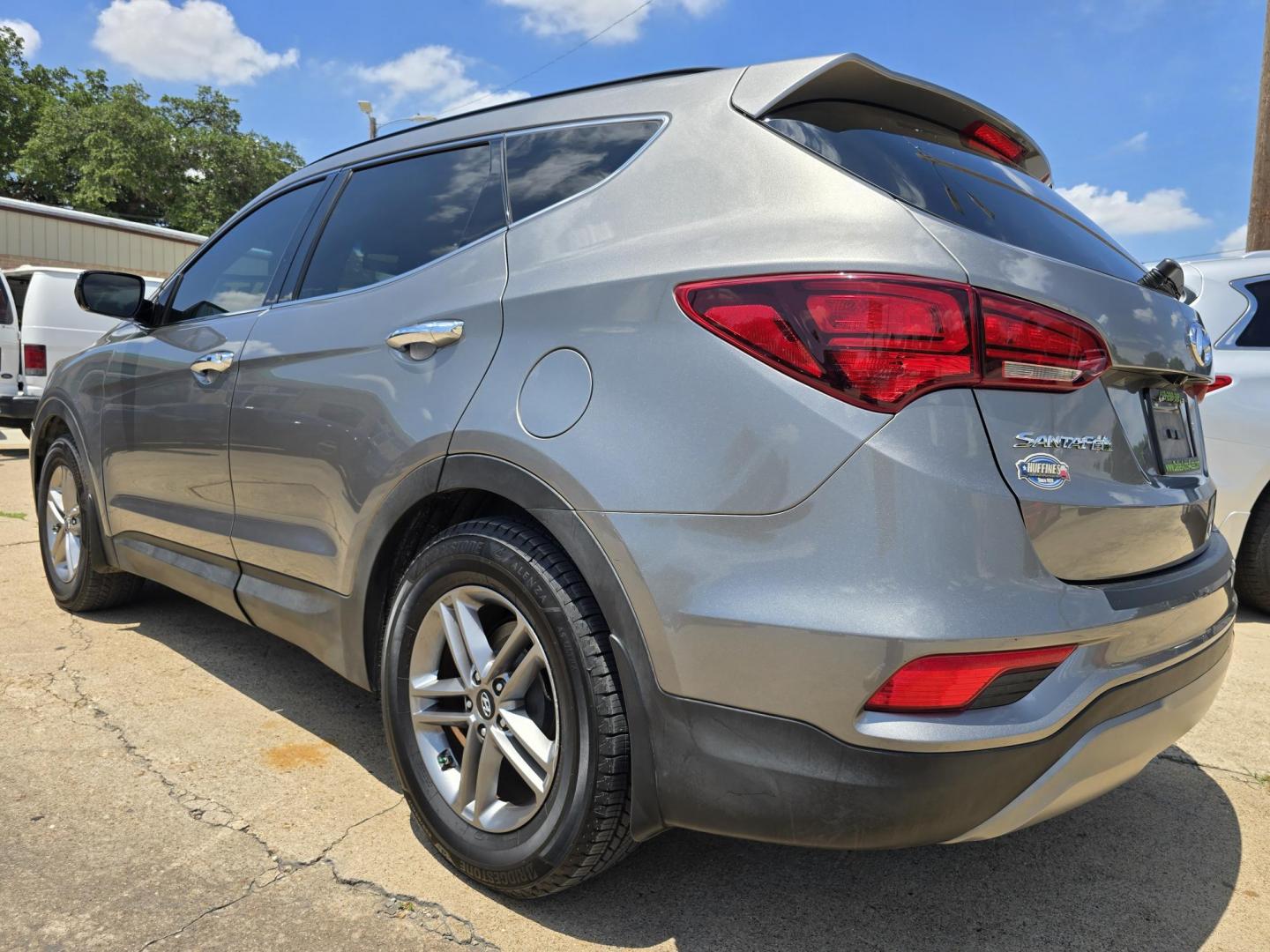 2018 GRAY Hyundai Santa Fe Sport (5XYZU3LB3JG) with an 2.4L L4 DOHC 16V engine, 6A transmission, located at 2660 S.Garland Avenue, Garland, TX, 75041, (469) 298-3118, 32.885551, -96.655602 - Photo#5