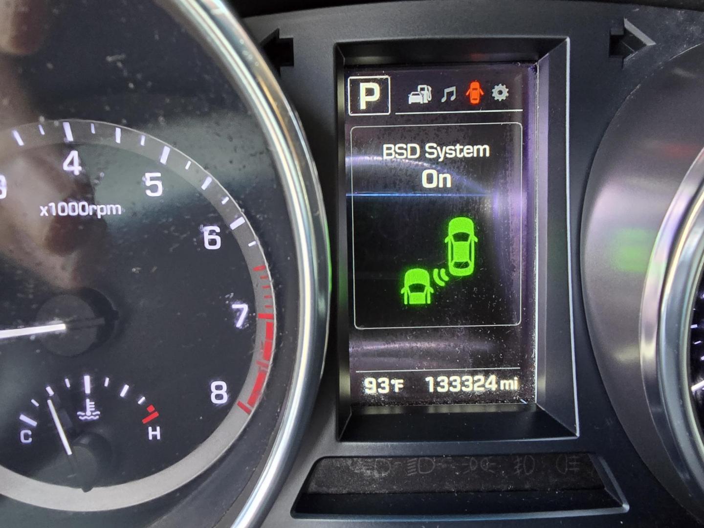 2018 GRAY Hyundai Santa Fe Sport (5XYZU3LB3JG) with an 2.4L L4 DOHC 16V engine, 6A transmission, located at 2660 S.Garland Avenue, Garland, TX, 75041, (469) 298-3118, 32.885551, -96.655602 - Photo#13