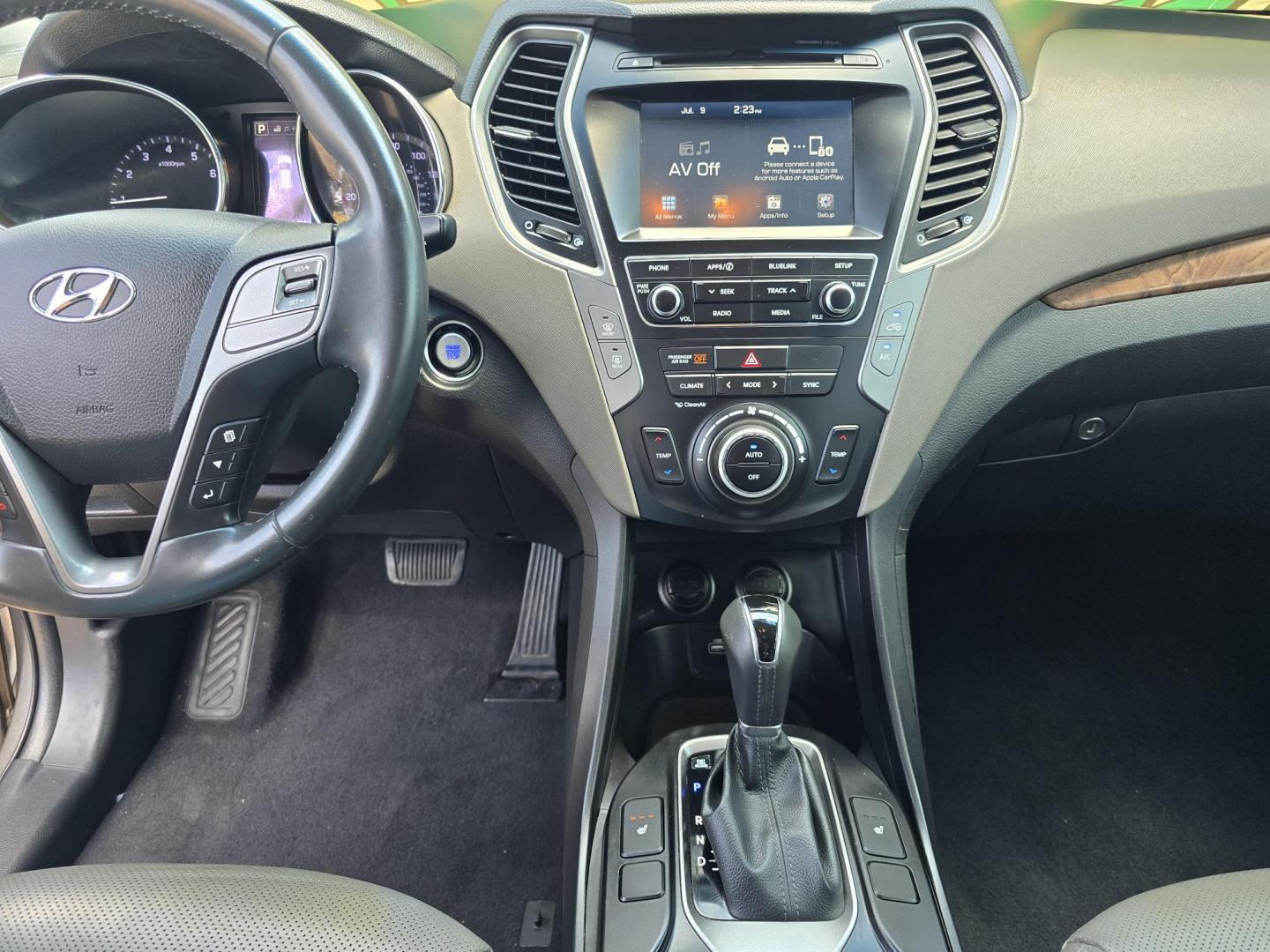 2018 GRAY Hyundai Santa Fe Sport (5XYZU3LB3JG) with an 2.4L L4 DOHC 16V engine, 6A transmission, located at 2660 S.Garland Avenue, Garland, TX, 75041, (469) 298-3118, 32.885551, -96.655602 - Photo#15