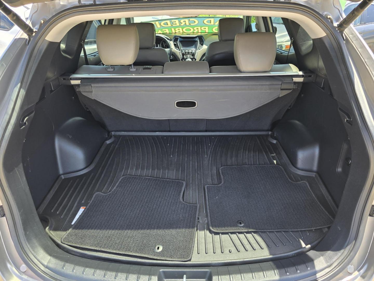2018 GRAY Hyundai Santa Fe Sport (5XYZU3LB3JG) with an 2.4L L4 DOHC 16V engine, 6A transmission, located at 2660 S.Garland Avenue, Garland, TX, 75041, (469) 298-3118, 32.885551, -96.655602 - Photo#19