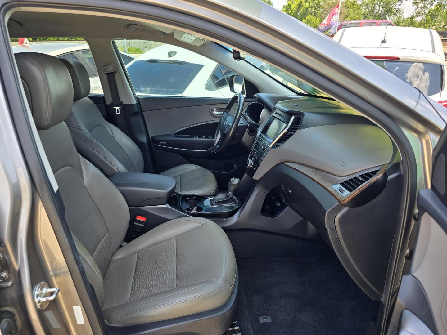 2018 GRAY Hyundai Santa Fe Sport (5XYZU3LB3JG) with an 2.4L L4 DOHC 16V engine, 6A transmission, located at 2660 S.Garland Avenue, Garland, TX, 75041, (469) 298-3118, 32.885551, -96.655602 - Photo#21