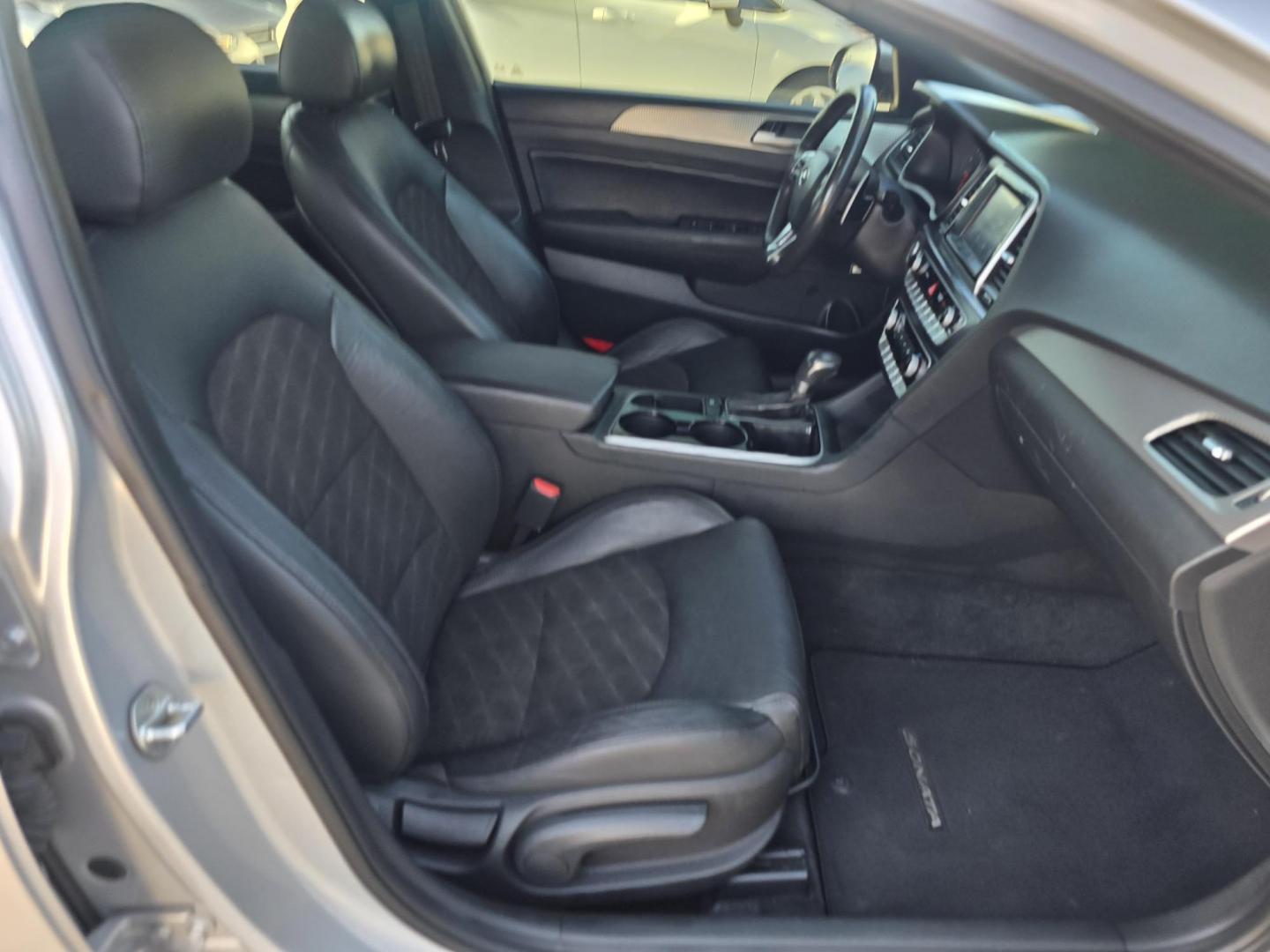 2018 Hyundai Sonata SPORT (5NPE34AF8JH) , AUTO transmission, located at 2660 S.Garland Avenue, Garland, TX, 75041, (469) 298-3118, 32.885551, -96.655602 - Welcome to DallasAutos4Less, one of the Premier BUY HERE PAY HERE Dealers in the North Dallas Area. We specialize in financing to people with NO CREDIT or BAD CREDIT. We need proof of income, proof of residence, and a ID. Come buy your new car from us today!! This is a Very clean 2018 HYUNDAI SON - Photo#19