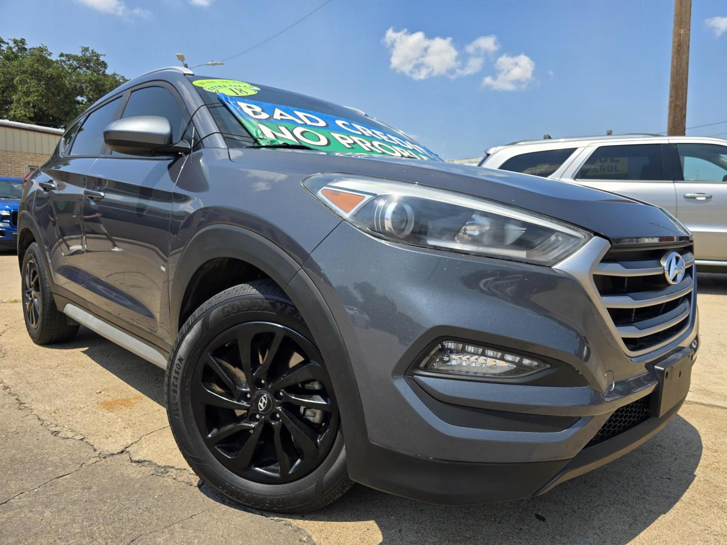 2018 GRAY Hyundai Tucson SE (KM8J33A43JU) with an 2.0L L4 DOHC 16V engine, 6A transmission, located at 2660 S.Garland Avenue, Garland, TX, 75041, (469) 298-3118, 32.885551, -96.655602 - Photo#0