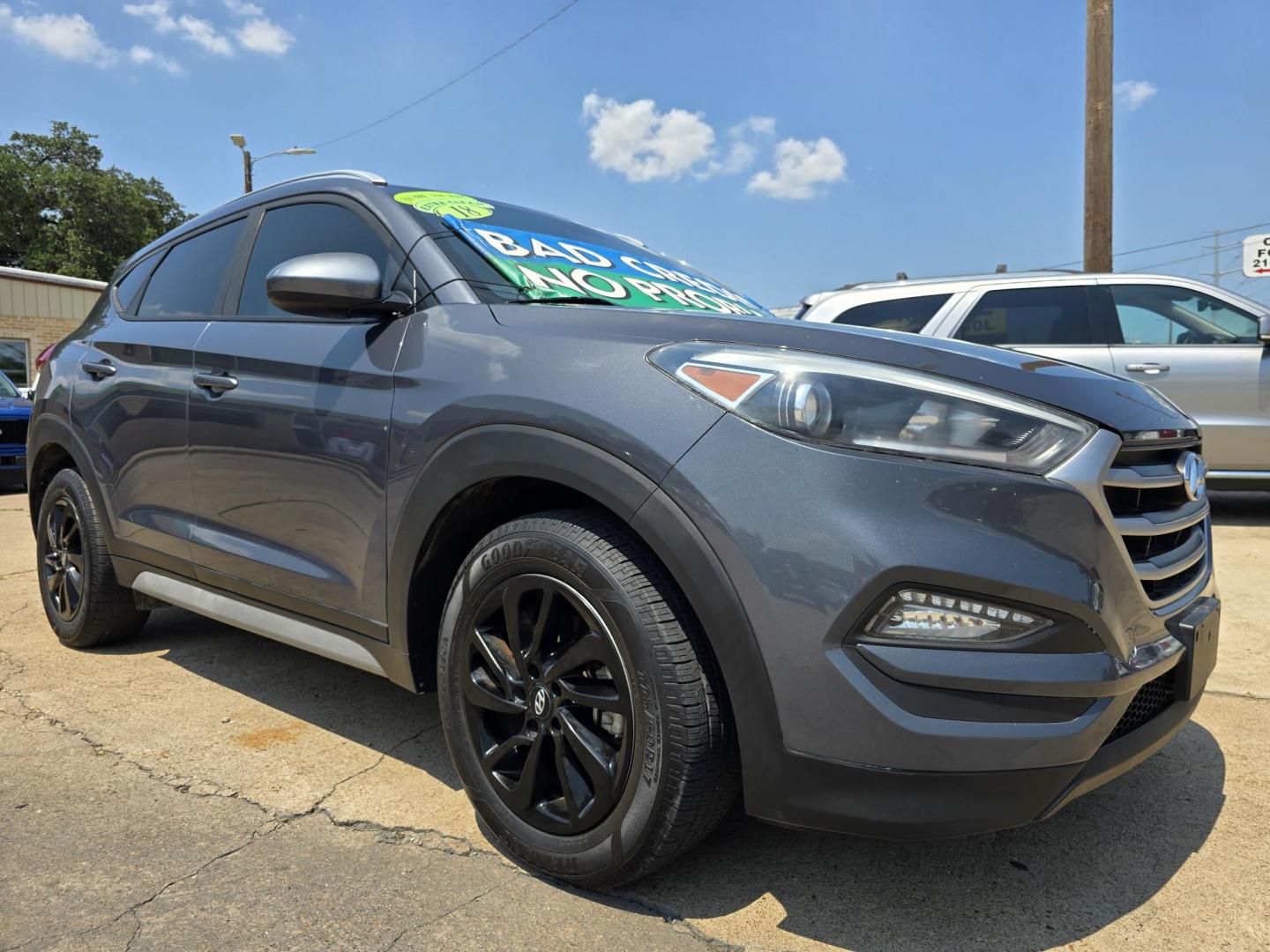 2018 GRAY Hyundai Tucson SE (KM8J33A43JU) with an 2.0L L4 DOHC 16V engine, 6A transmission, located at 2660 S.Garland Avenue, Garland, TX, 75041, (469) 298-3118, 32.885551, -96.655602 - Photo#2