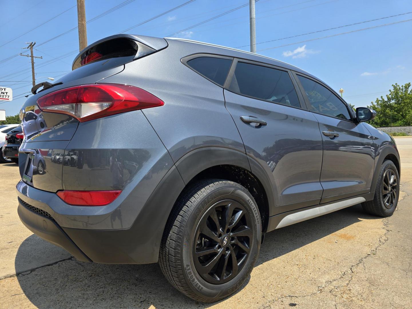 2018 GRAY Hyundai Tucson SE (KM8J33A43JU) with an 2.0L L4 DOHC 16V engine, 6A transmission, located at 2660 S.Garland Avenue, Garland, TX, 75041, (469) 298-3118, 32.885551, -96.655602 - Photo#4