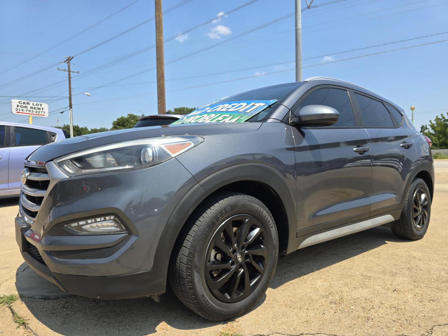 2018 GRAY Hyundai Tucson SE (KM8J33A43JU) with an 2.0L L4 DOHC 16V engine, 6A transmission, located at 2660 S.Garland Avenue, Garland, TX, 75041, (469) 298-3118, 32.885551, -96.655602 - Photo#8