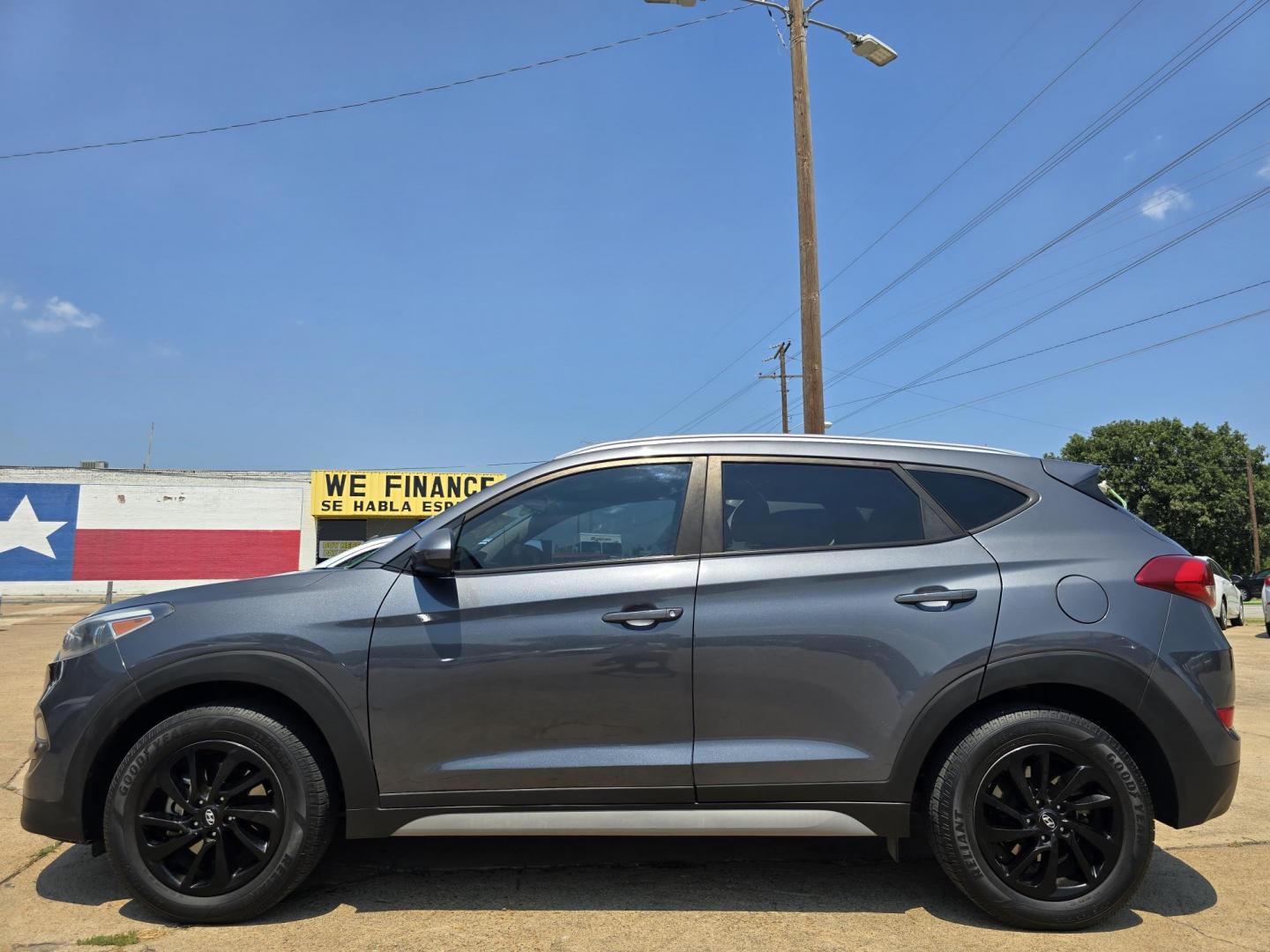 2018 GRAY Hyundai Tucson SE (KM8J33A43JU) with an 2.0L L4 DOHC 16V engine, 6A transmission, located at 2660 S.Garland Avenue, Garland, TX, 75041, (469) 298-3118, 32.885551, -96.655602 - Photo#7
