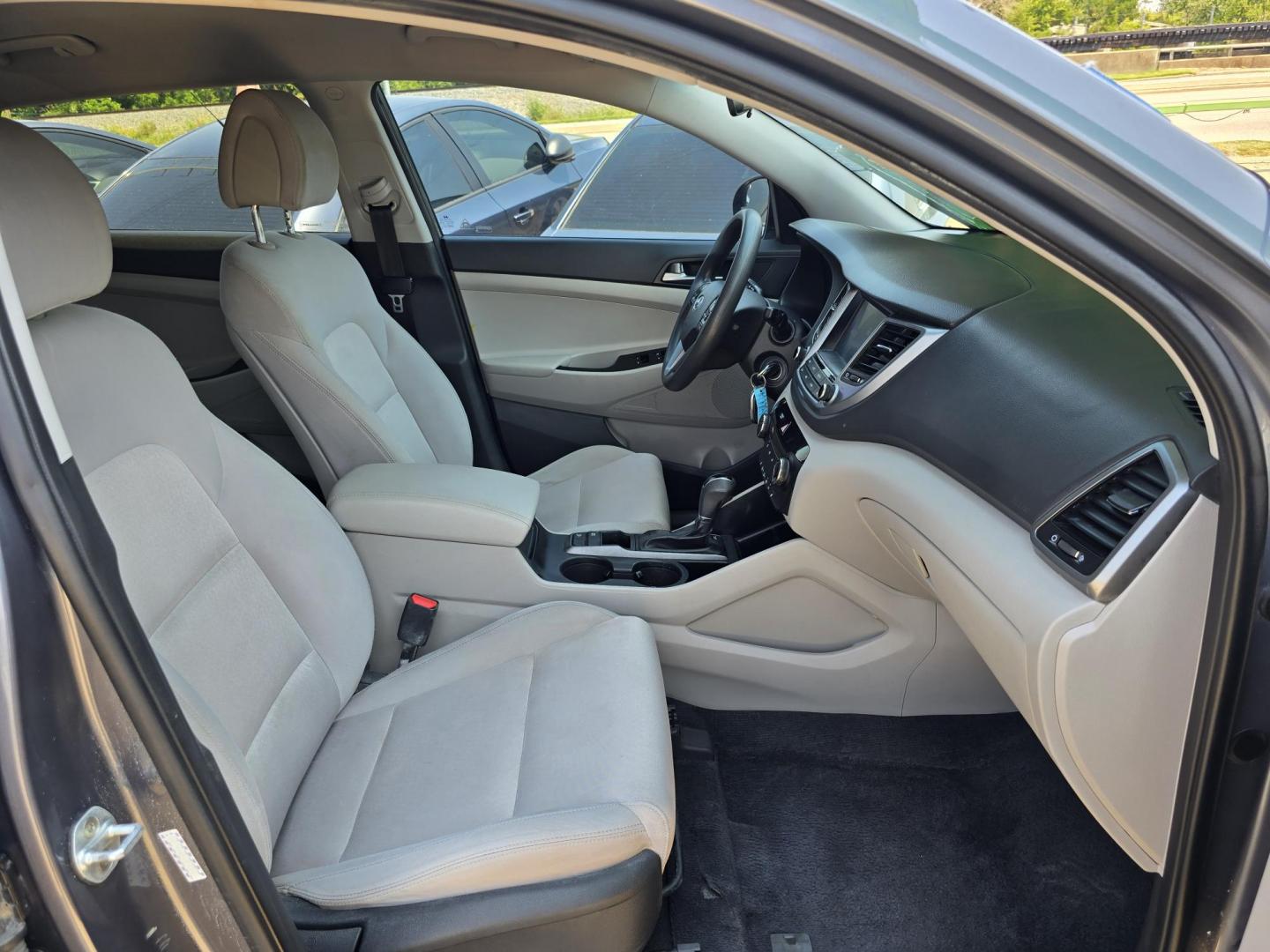 2018 GRAY Hyundai Tucson SE (KM8J33A43JU) with an 2.0L L4 DOHC 16V engine, 6A transmission, located at 2660 S.Garland Avenue, Garland, TX, 75041, (469) 298-3118, 32.885551, -96.655602 - Photo#20