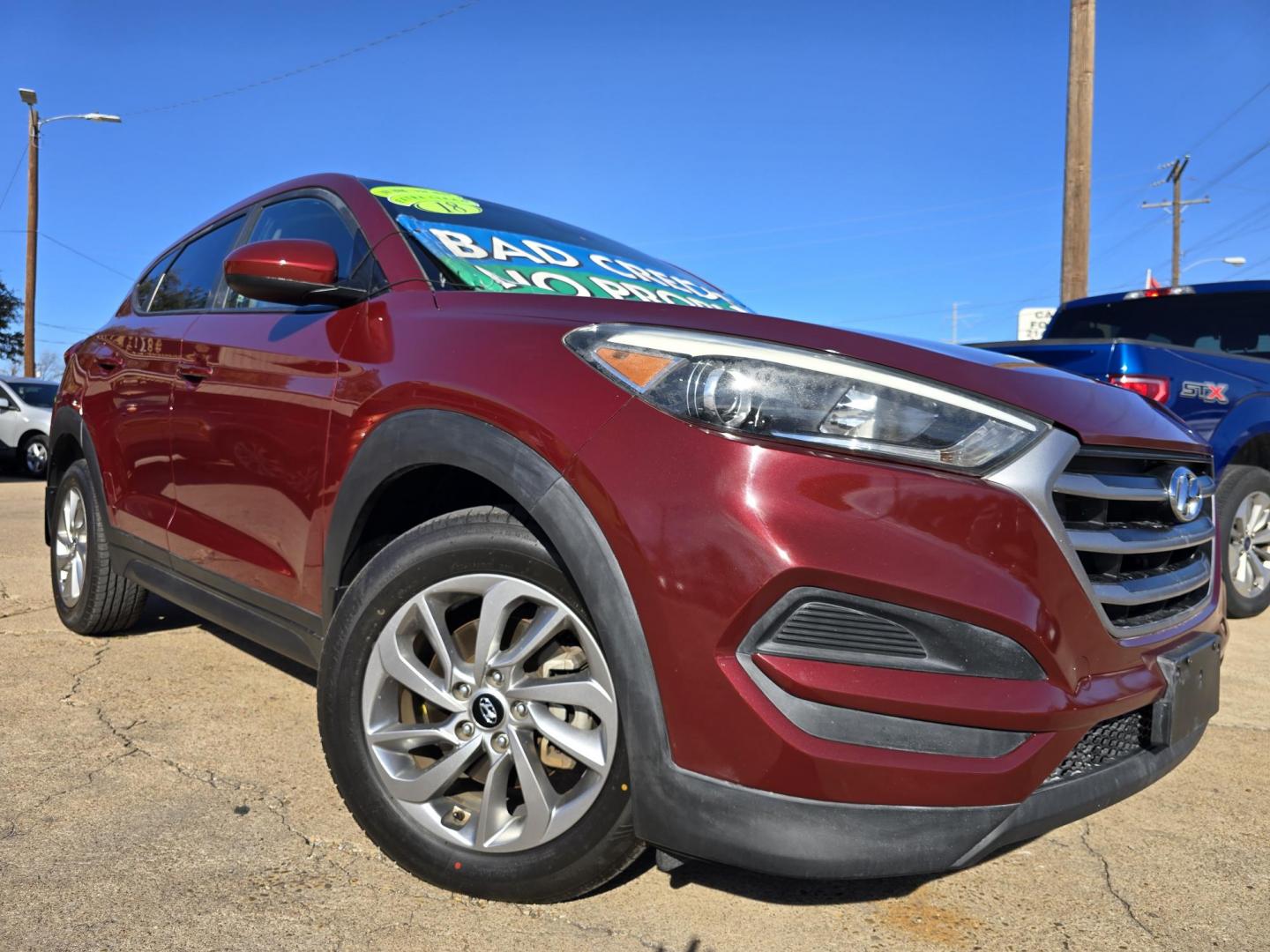 2018 BURGUNDY Hyundai Tucson SE (KM8J23A4XJU) with an 2.0L L4 DOHC 16V engine, 6A transmission, located at 2660 S.Garland Avenue, Garland, TX, 75041, (469) 298-3118, 32.885551, -96.655602 - Photo#0