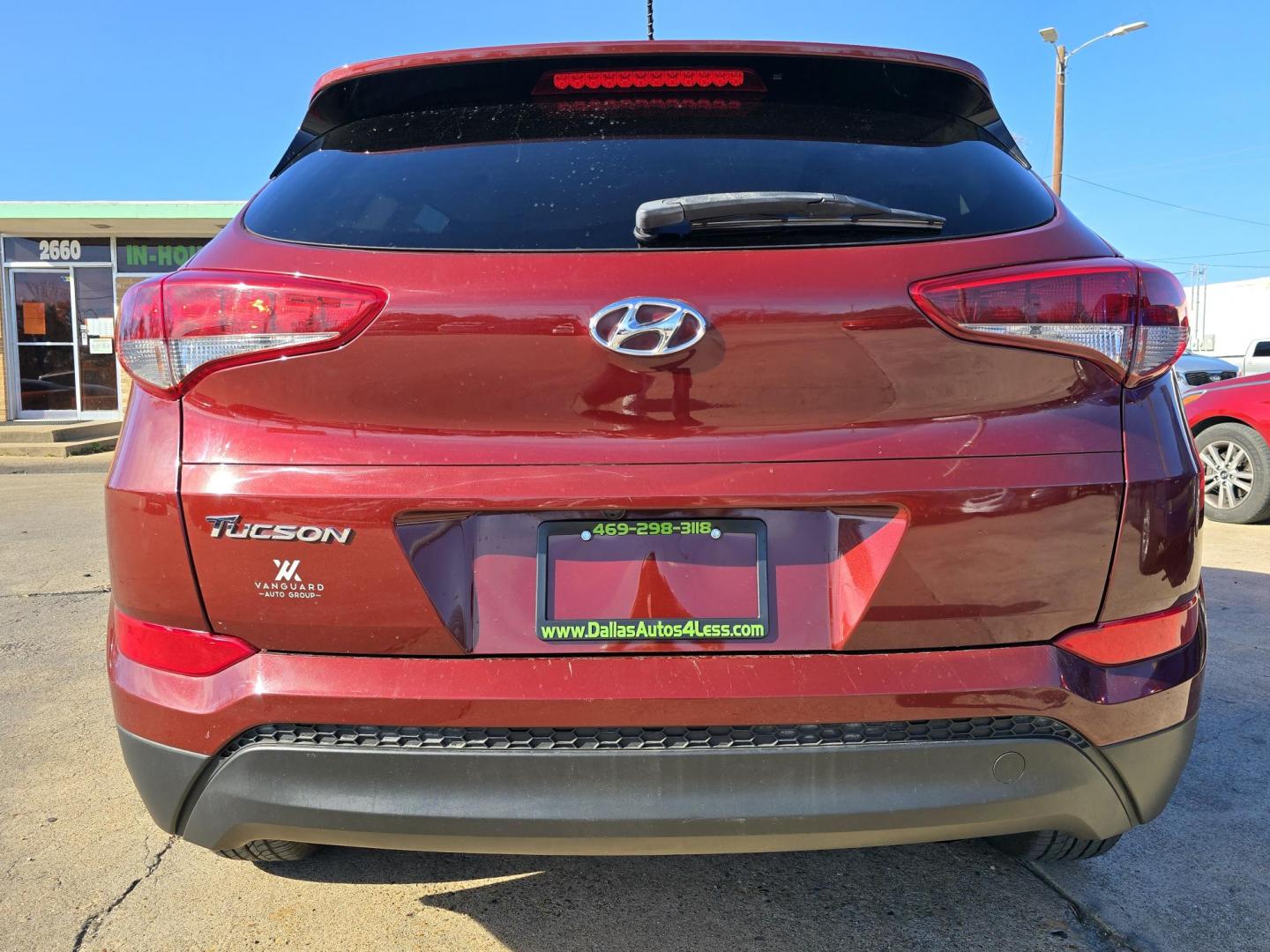 2018 BURGUNDY Hyundai Tucson SE (KM8J23A4XJU) with an 2.0L L4 DOHC 16V engine, 6A transmission, located at 2660 S.Garland Avenue, Garland, TX, 75041, (469) 298-3118, 32.885551, -96.655602 - Photo#4