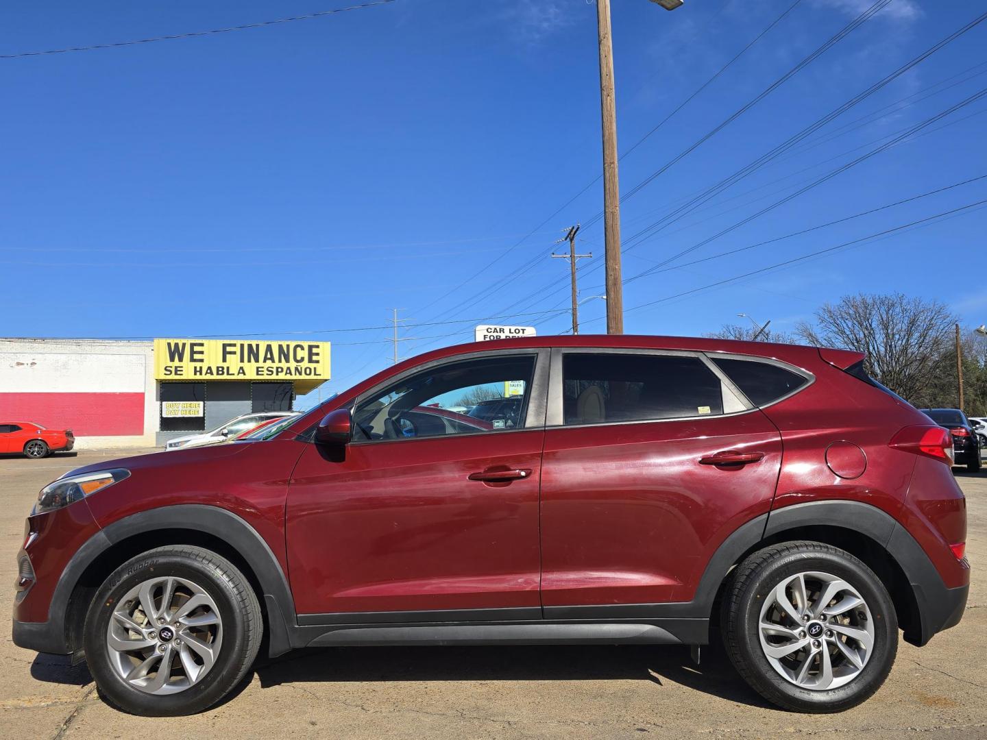 2018 BURGUNDY Hyundai Tucson SE (KM8J23A4XJU) with an 2.0L L4 DOHC 16V engine, 6A transmission, located at 2660 S.Garland Avenue, Garland, TX, 75041, (469) 298-3118, 32.885551, -96.655602 - Photo#6
