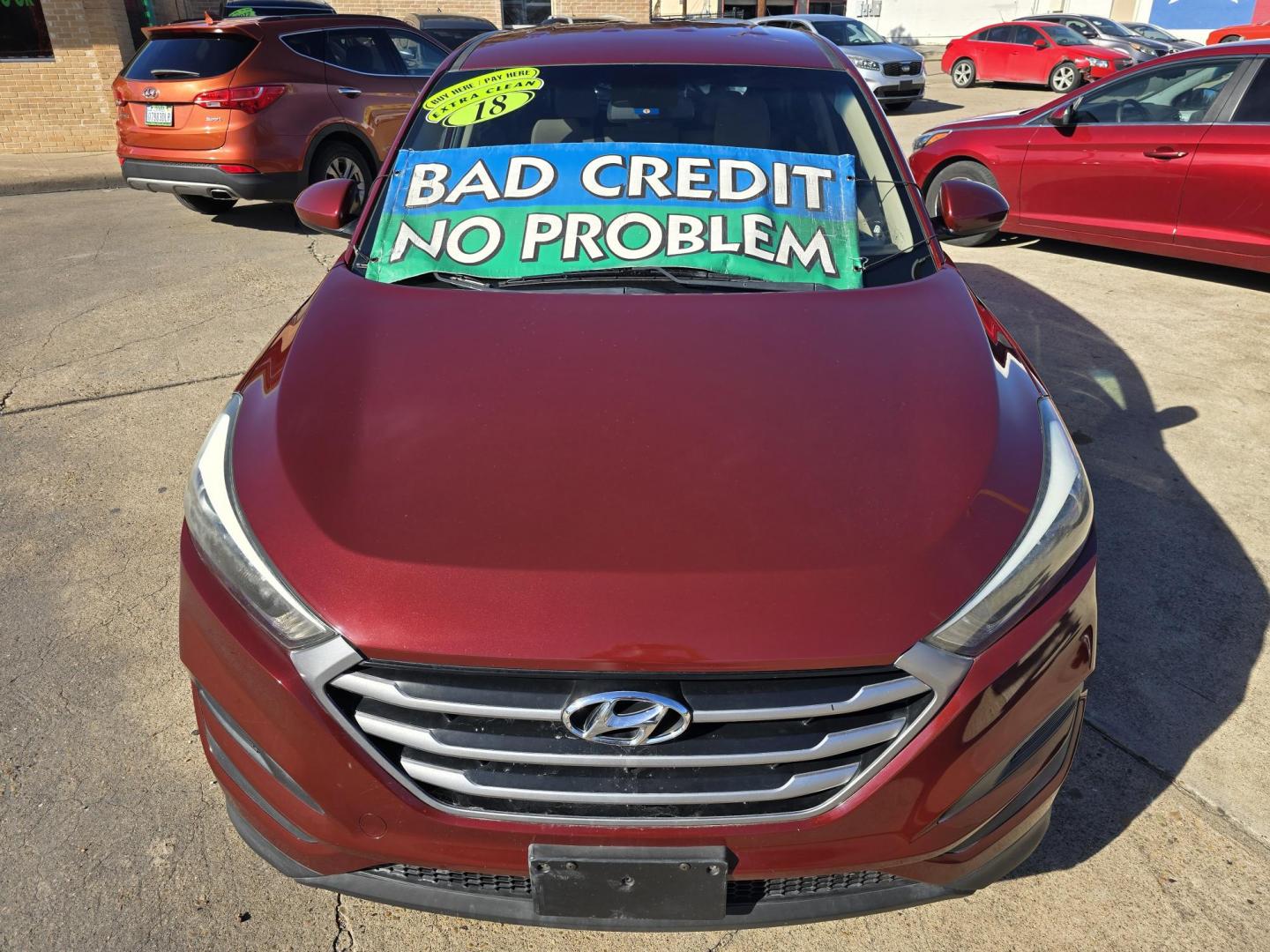 2018 BURGUNDY Hyundai Tucson SE (KM8J23A4XJU) with an 2.0L L4 DOHC 16V engine, 6A transmission, located at 2660 S.Garland Avenue, Garland, TX, 75041, (469) 298-3118, 32.885551, -96.655602 - Photo#8