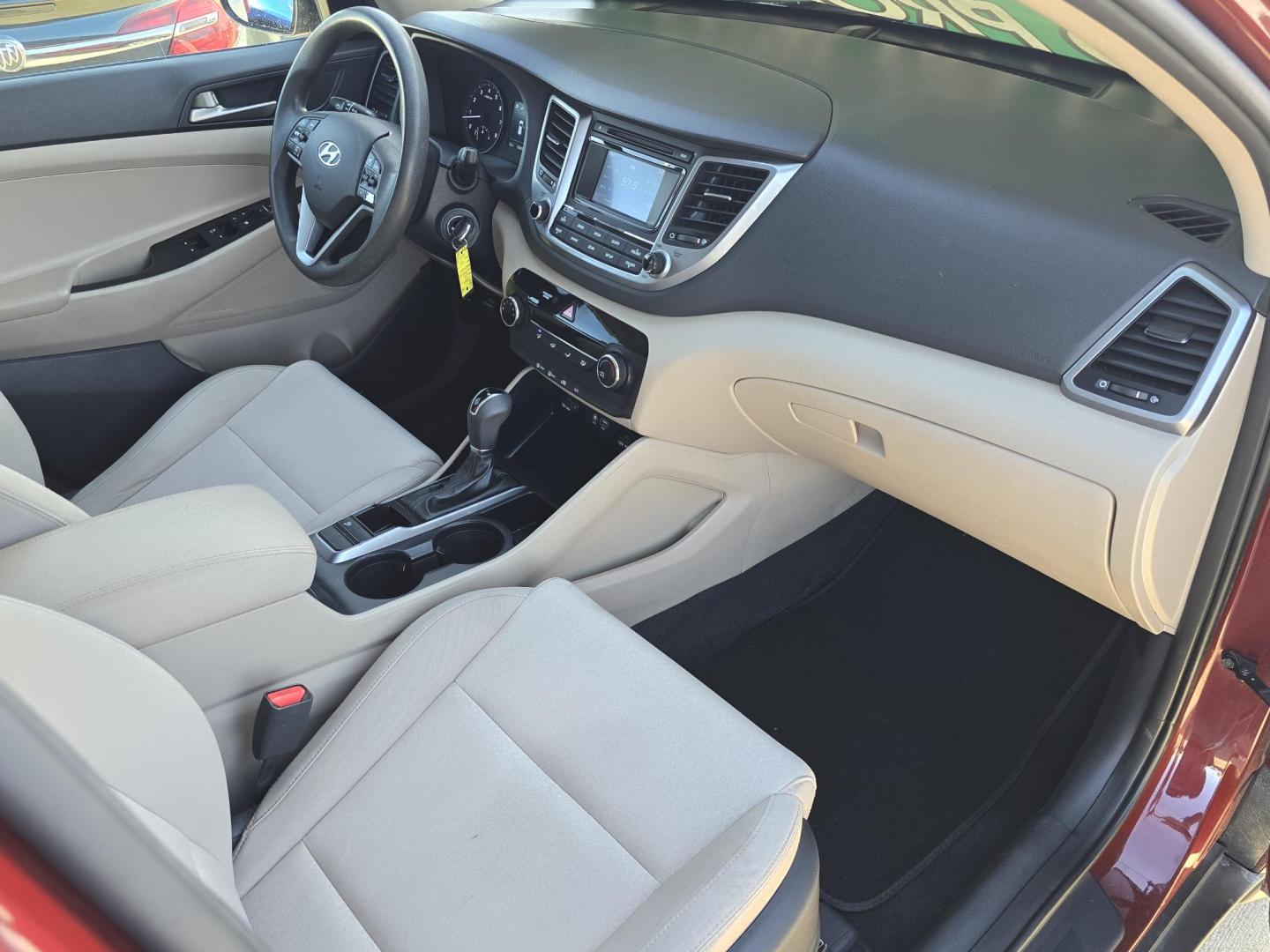 2018 BURGUNDY Hyundai Tucson SE (KM8J23A4XJU) with an 2.0L L4 DOHC 16V engine, 6A transmission, located at 2660 S.Garland Avenue, Garland, TX, 75041, (469) 298-3118, 32.885551, -96.655602 - Photo#18