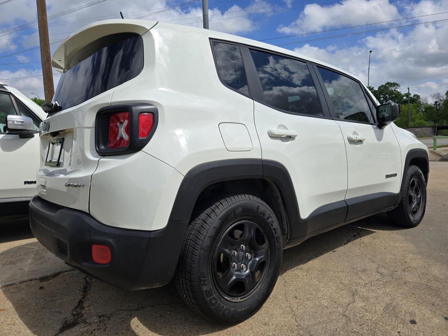 2018 WHITE Jeep Renegade Sport (ZACCJAAB3JP) with an 2.4L L4 DOHC 16V engine, AUTO transmission, located at 2660 S.Garland Avenue, Garland, TX, 75041, (469) 298-3118, 32.885551, -96.655602 - Photo#3