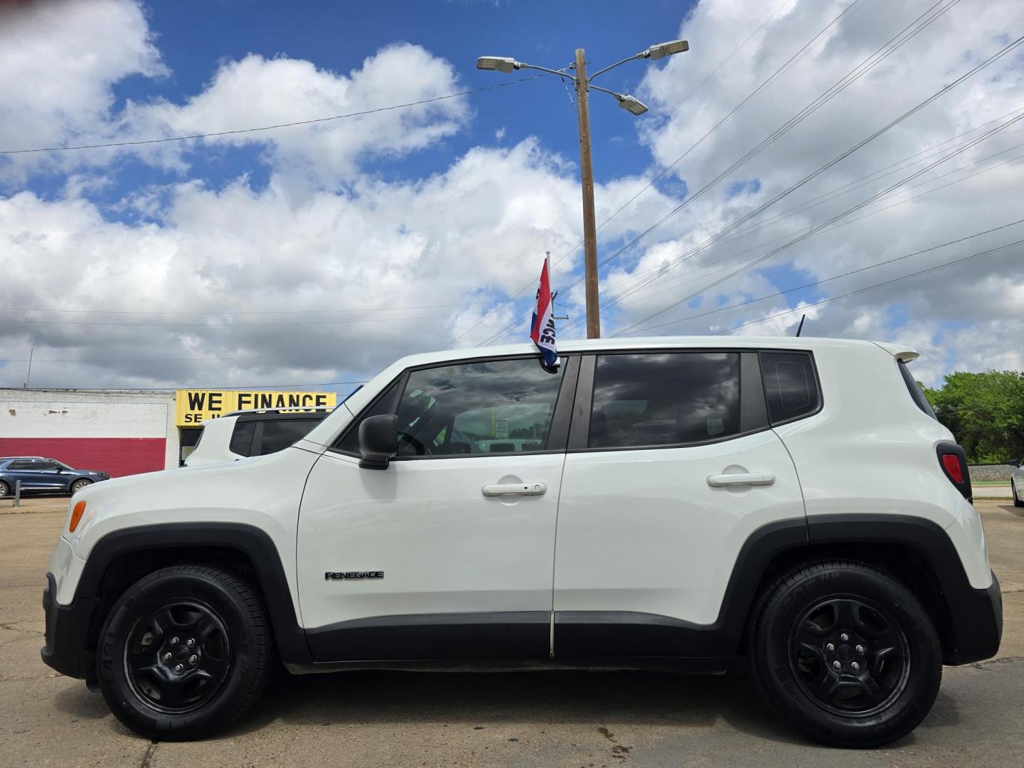 2018 WHITE Jeep Renegade Sport (ZACCJAAB3JP) with an 2.4L L4 DOHC 16V engine, AUTO transmission, located at 2660 S.Garland Avenue, Garland, TX, 75041, (469) 298-3118, 32.885551, -96.655602 - Photo#7