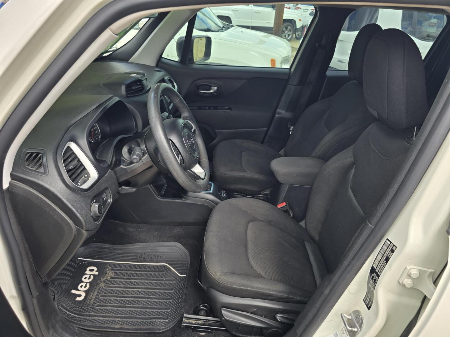 2018 WHITE Jeep Renegade Sport (ZACCJAAB3JP) with an 2.4L L4 DOHC 16V engine, AUTO transmission, located at 2660 S.Garland Avenue, Garland, TX, 75041, (469) 298-3118, 32.885551, -96.655602 - Photo#12